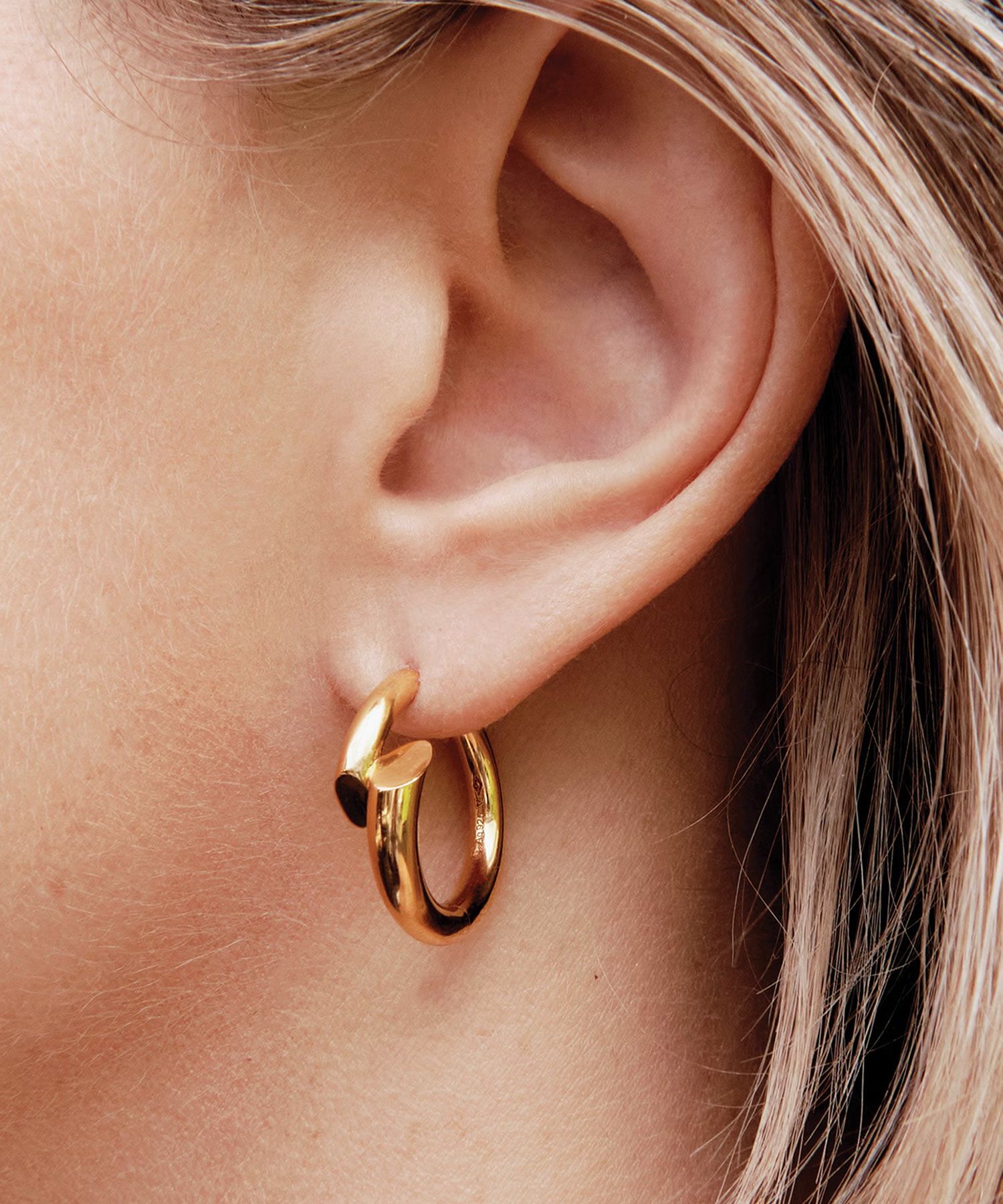 Charlotte Chesnais(シャルロットシェネ)】 BISEAU HOOP EARRINGS