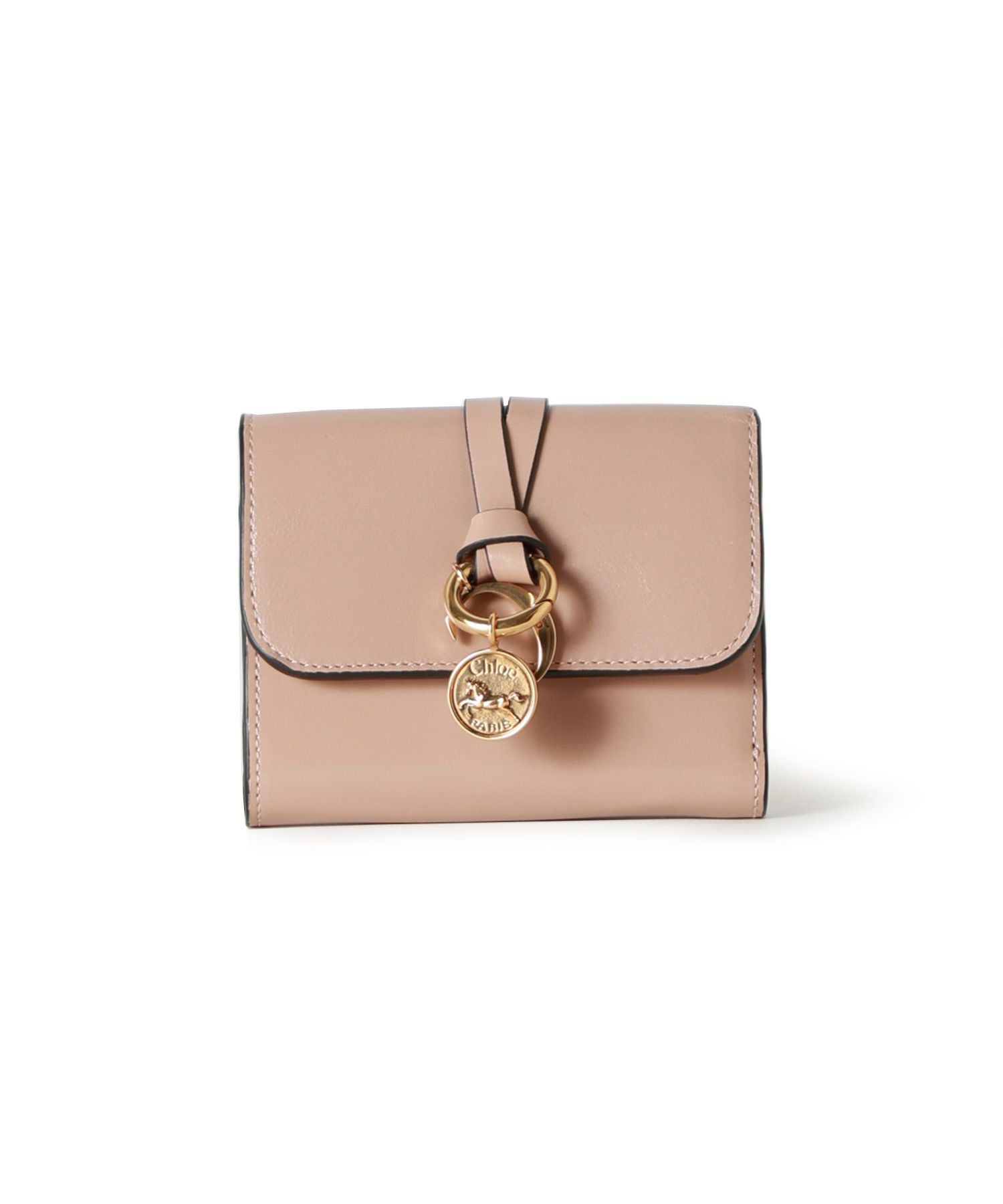 Chloe(クロエ)】 シャイニーレザー製ALPHABETスモールトリフォールド