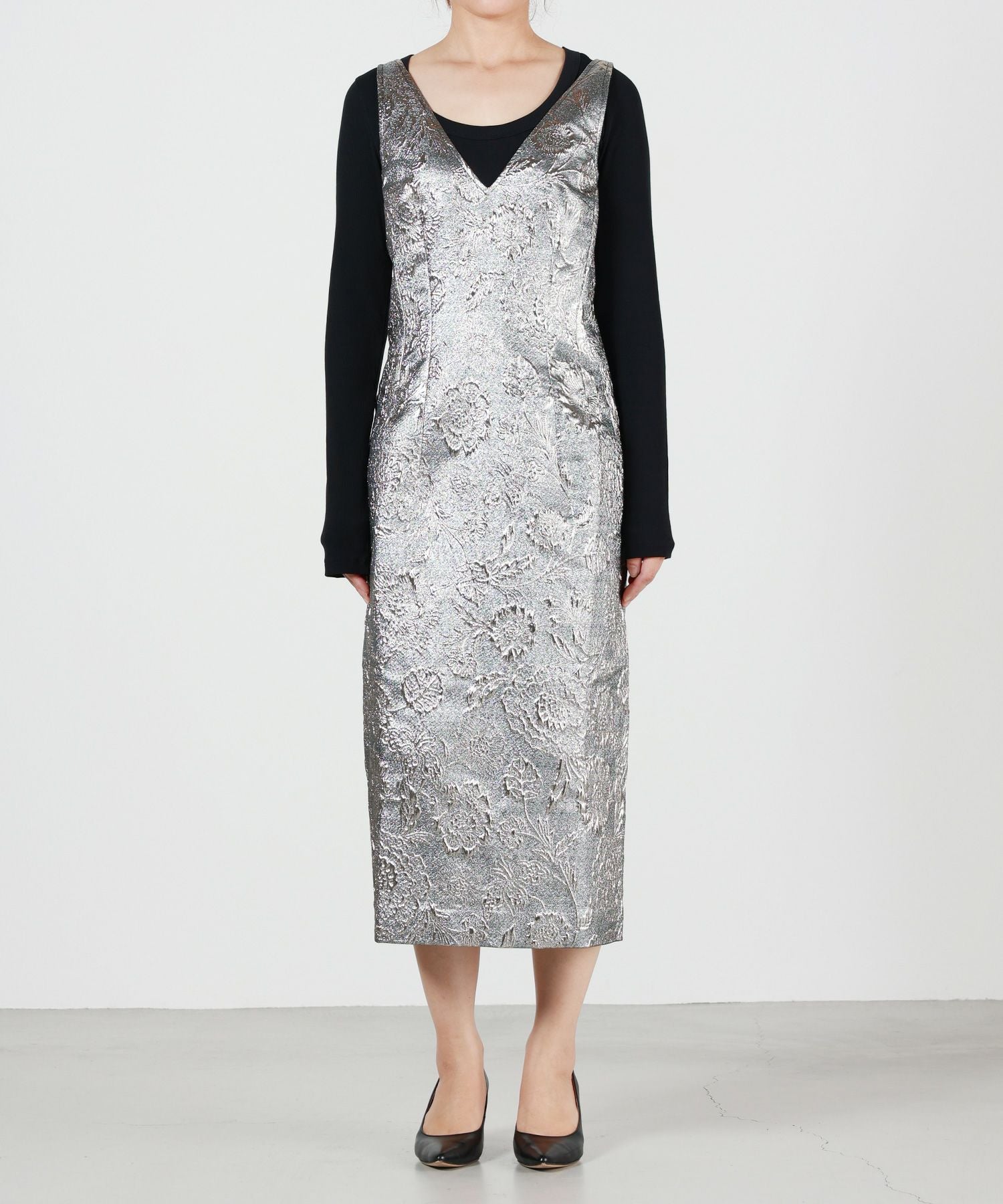TOTEME(トーテム)】 V-neck brocade dress｜PARIGOT ONLINE（パリゴ