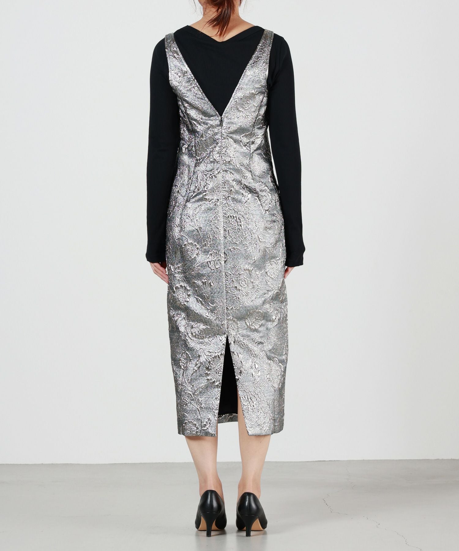TOTEME(トーテム)】 V-neck brocade dress｜PARIGOT ONLINE（パリゴ