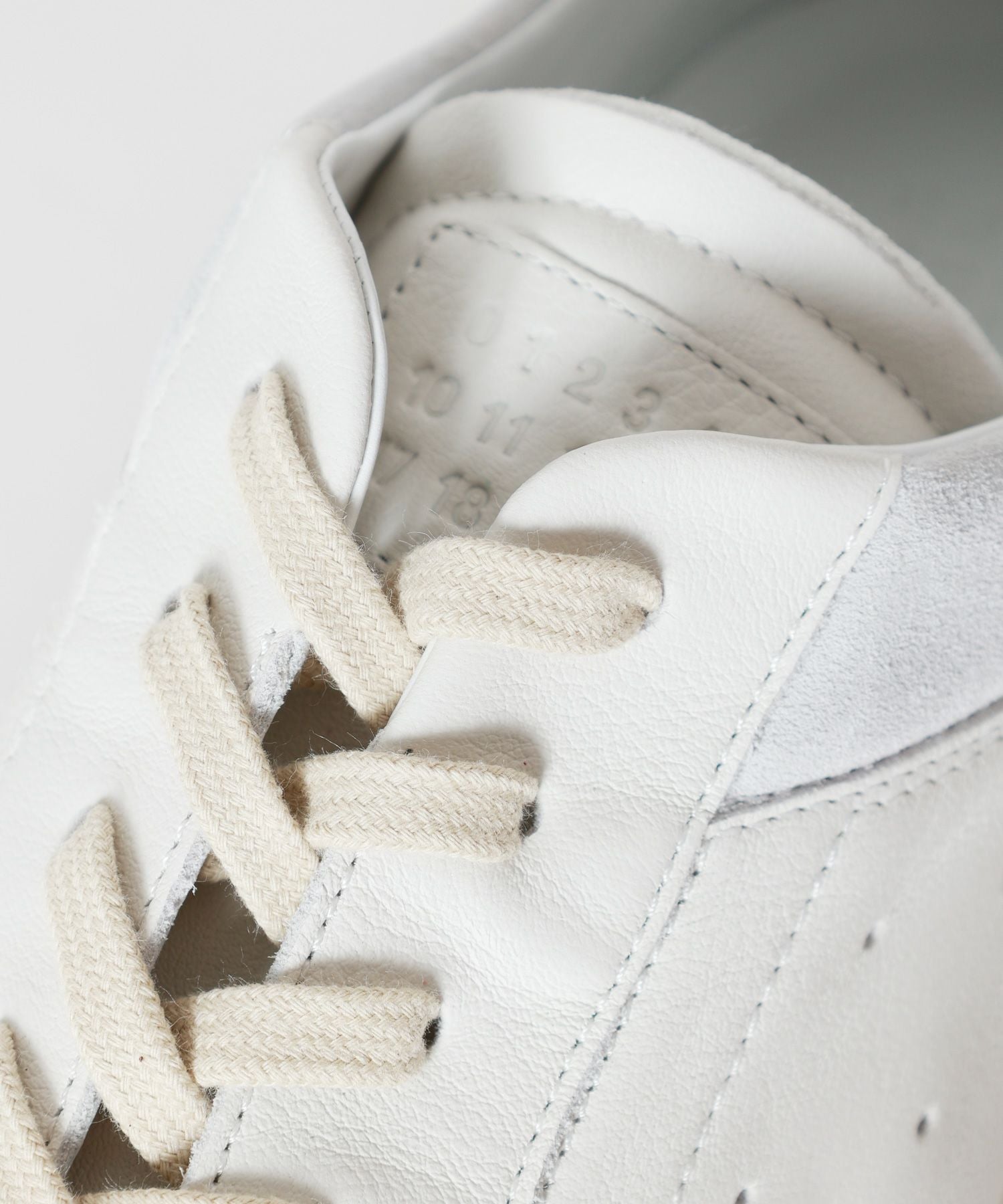 MM6 Maison Margiela(エムエムシックス メゾン マルジェラ)】 SNEAKERS