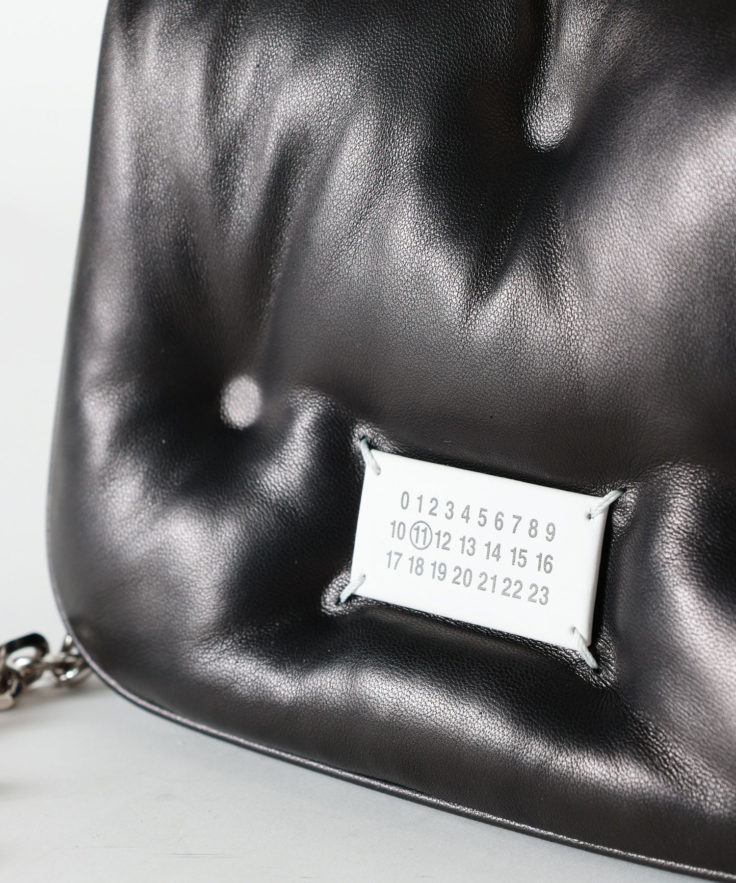 Maison Margiela(メゾンマルジェラ)】GLAM SLAM FLAP SMALL|PARIGOT Maison Margiela(メゾンマルジェラ)】GLAM SLAM FLAP SMALL|PARIGOT