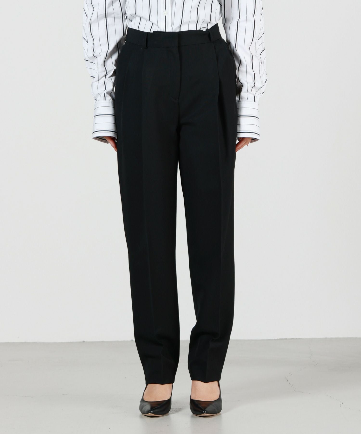 TOTEME(トーテム)】 Double-pleated tailored trousers｜PARIGOT