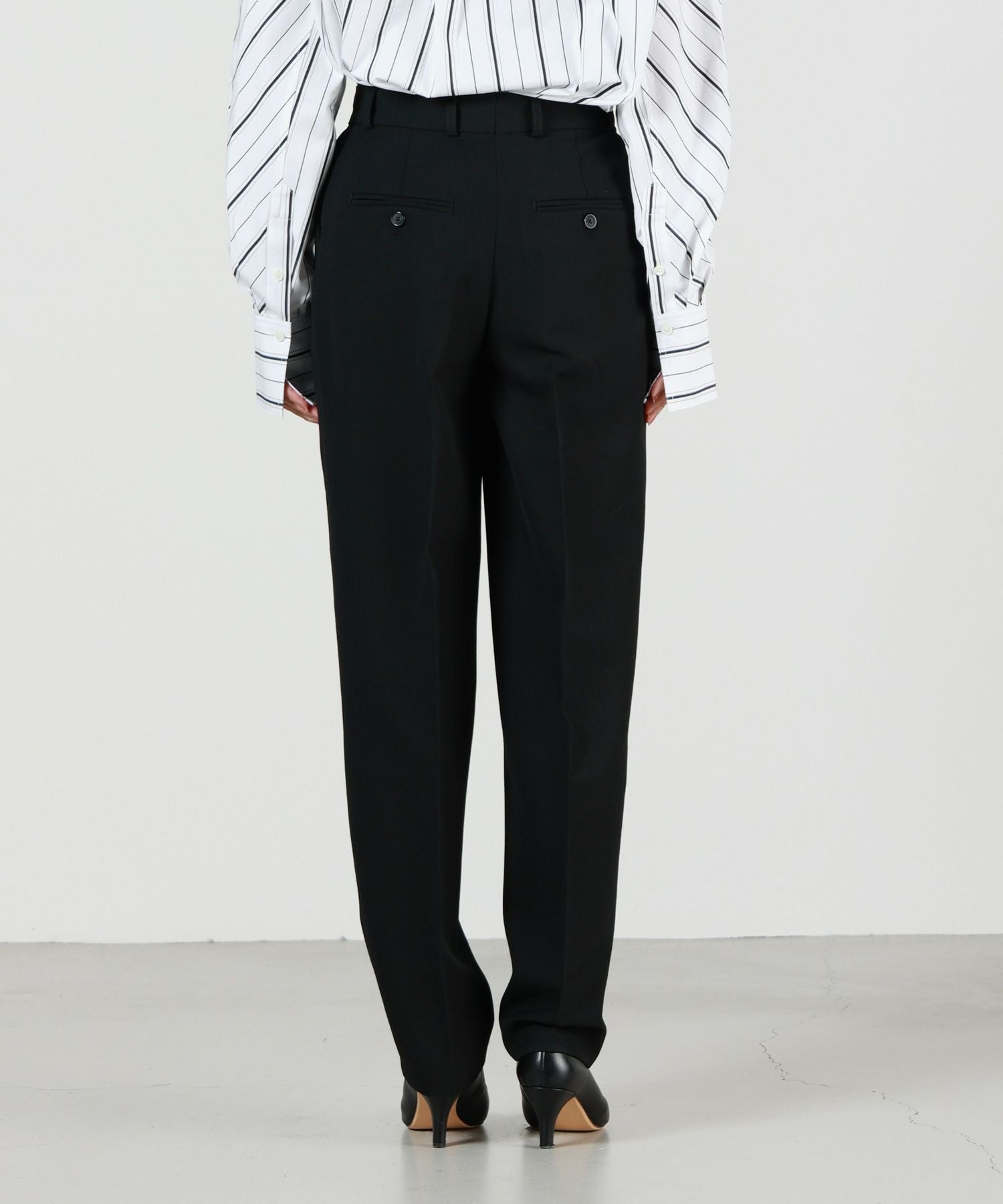 TOTEME(トーテム)】 Double-pleated tailored trousers｜PARIGOT