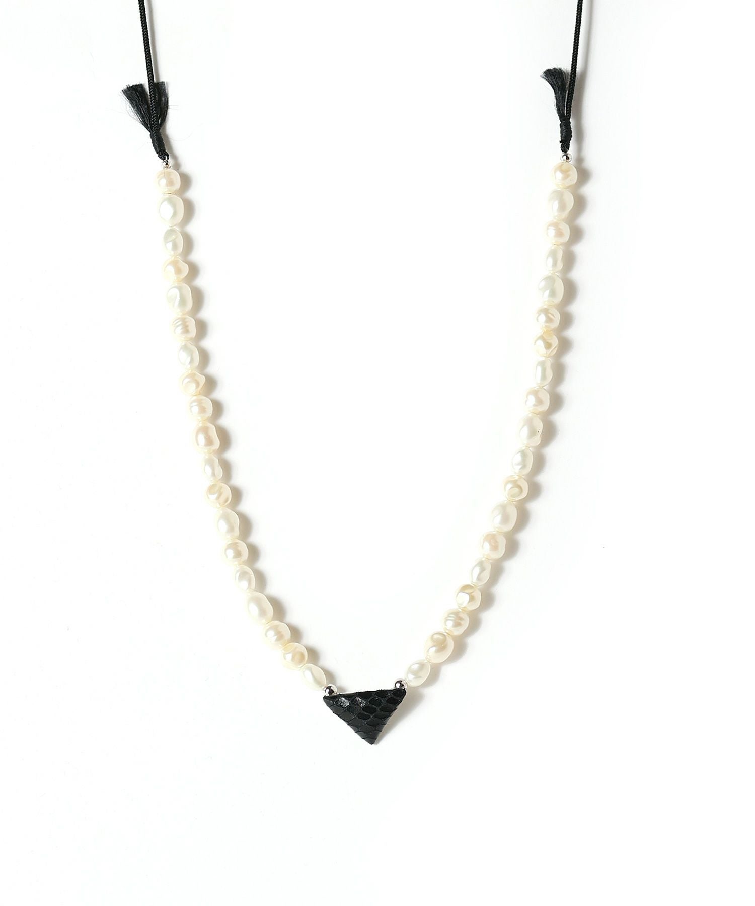 TOGA TOO(トーガ トゥー)】 TRIANGLE PEARL NECKLACE｜PARIGOT ONLINE