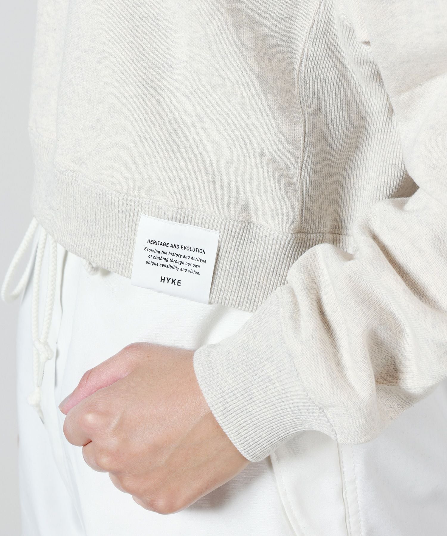 HYKE(ハイク)】 CROPPED SWEAT SHIRT｜PARIGOT ONLINE（パリゴオンライン）