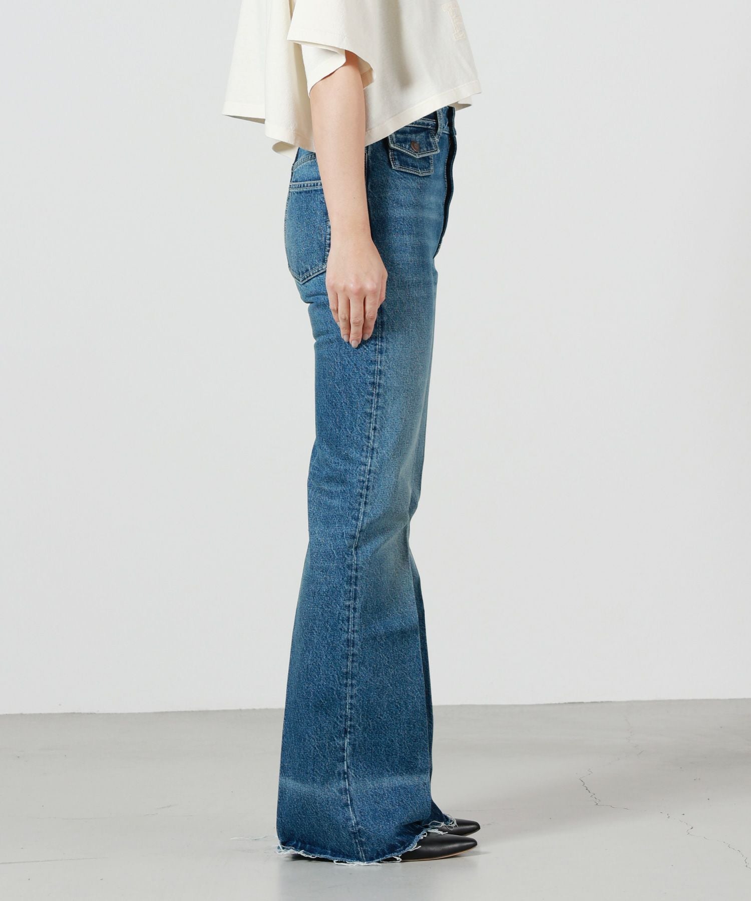 Chloe(クロエ)】 デニム製ハイライズ フレア ジーンズ|PARIGOT ONLINE Chloe(クロエ)】 デニム製ハイライズ フレア ジーンズ|PARIGOT ONLINE
