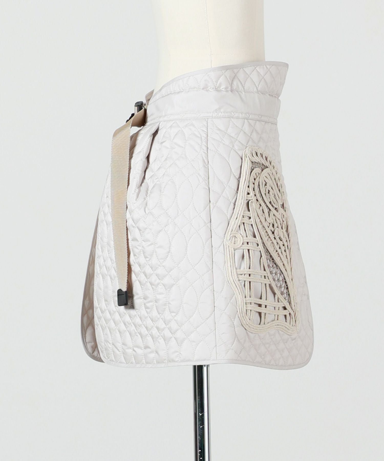 Mame Kurogouchi(マメ クロゴウチ)】 Cording Embroidery Quilted