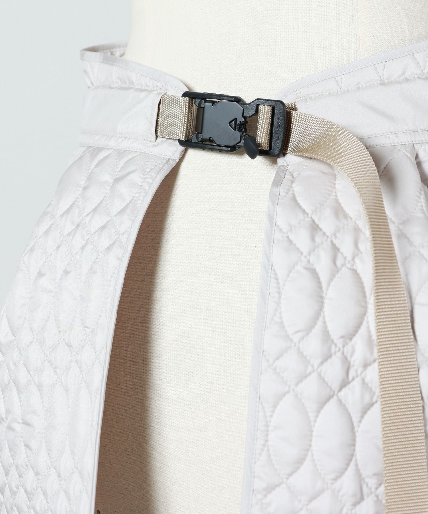 Mame Kurogouchi(マメ クロゴウチ)】 Cording Embroidery Quilted