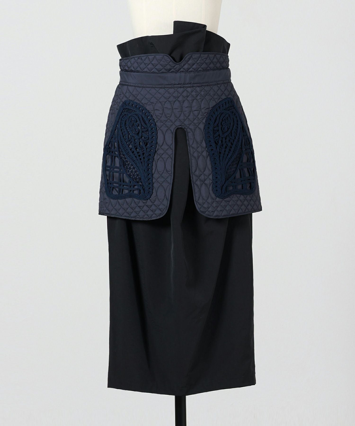 Mame Kurogouchi(マメ クロゴウチ)】 Cording Embroidery Quilted