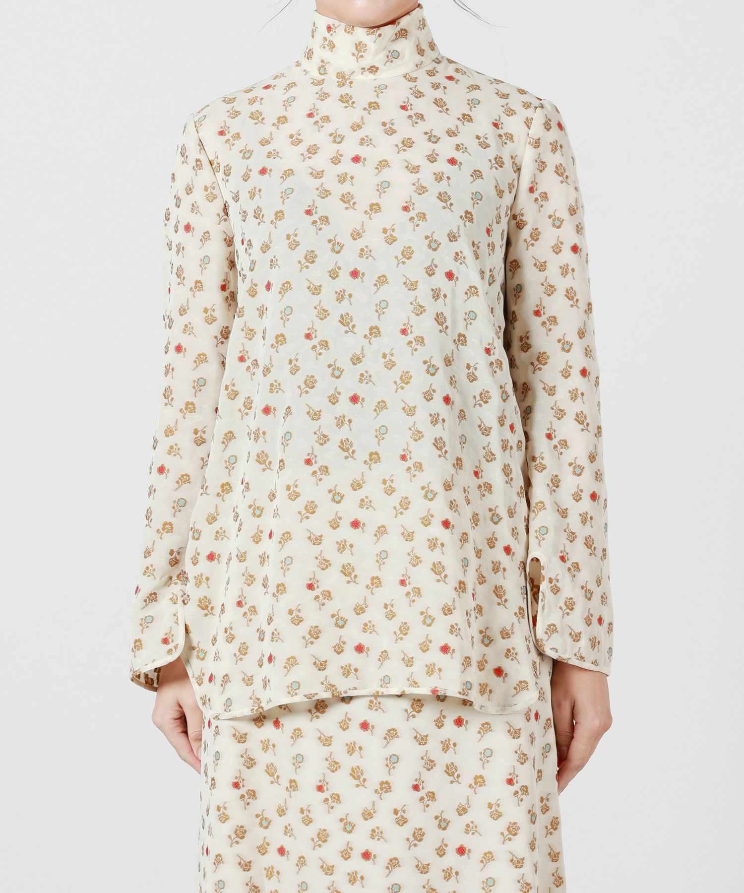 Mame Kurogouchi(マメ クロゴウチ)】 Floral Jacquard Hight Neck