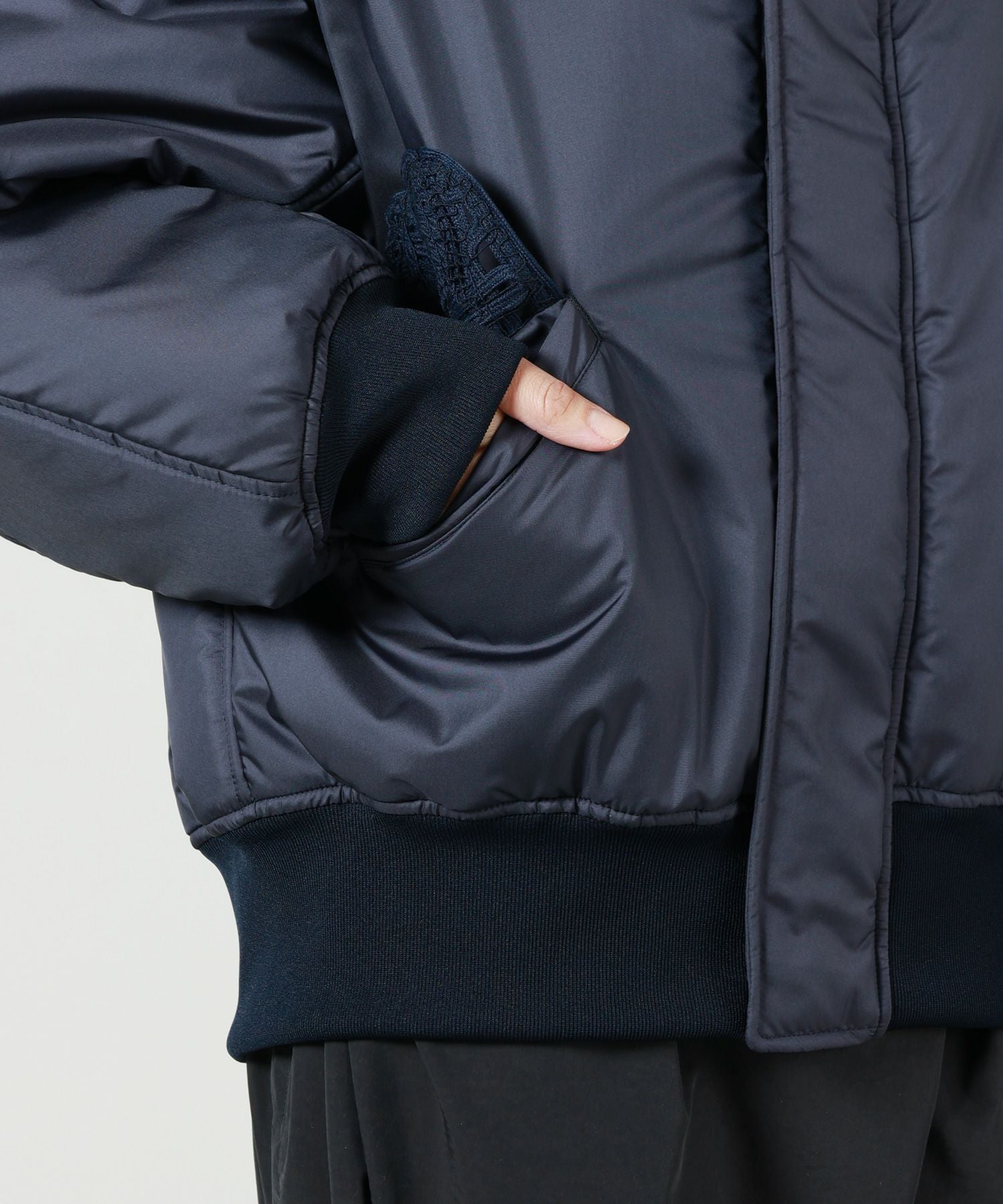 Mame Kurogouchi(マメ クロゴウチ)】 Cording Embroidery Collarless