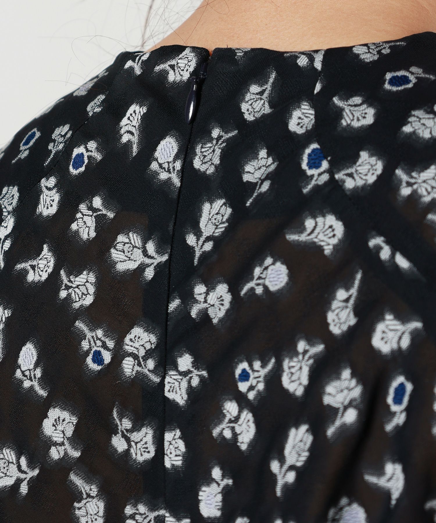Mame Kurogouchi(マメ クロゴウチ)】 Floral Jacquard Volume Sleeves