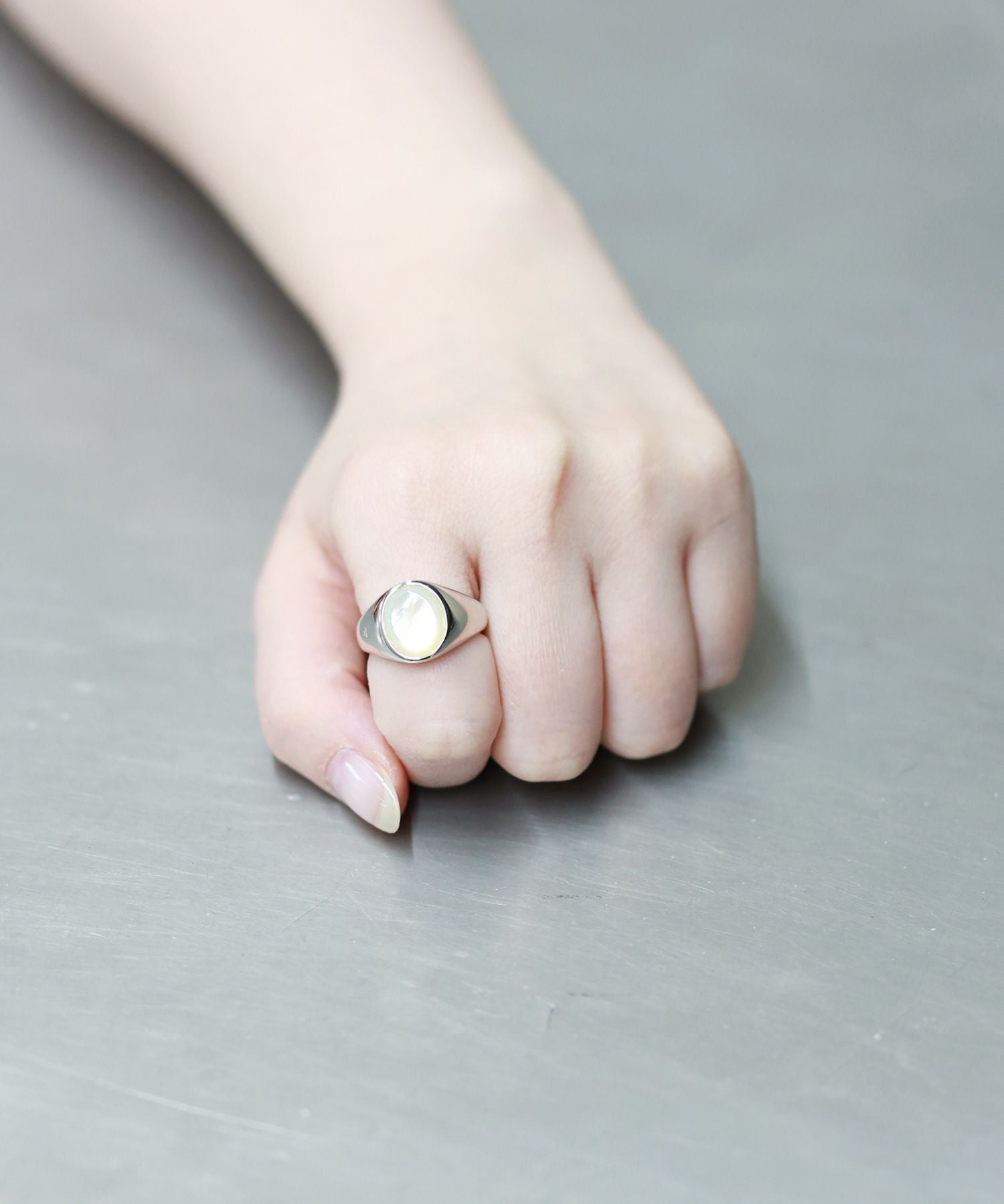 アクセサリー tomwood lizzie ring green quarts 58 TOM WOOD(トムウッド)】 PARIGOT別注 Lizzie MOP リング｜PARIGOT