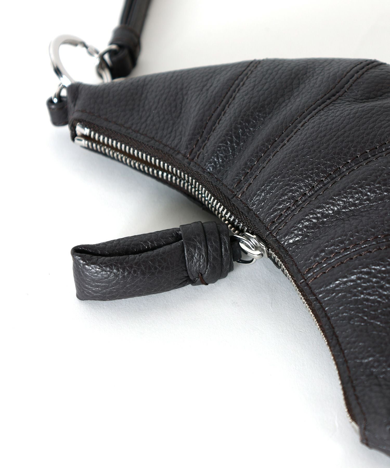 LEMAIRE(ルメール)】 CROSS-BODY CROISSANT COIN PURSE｜PARIGOT