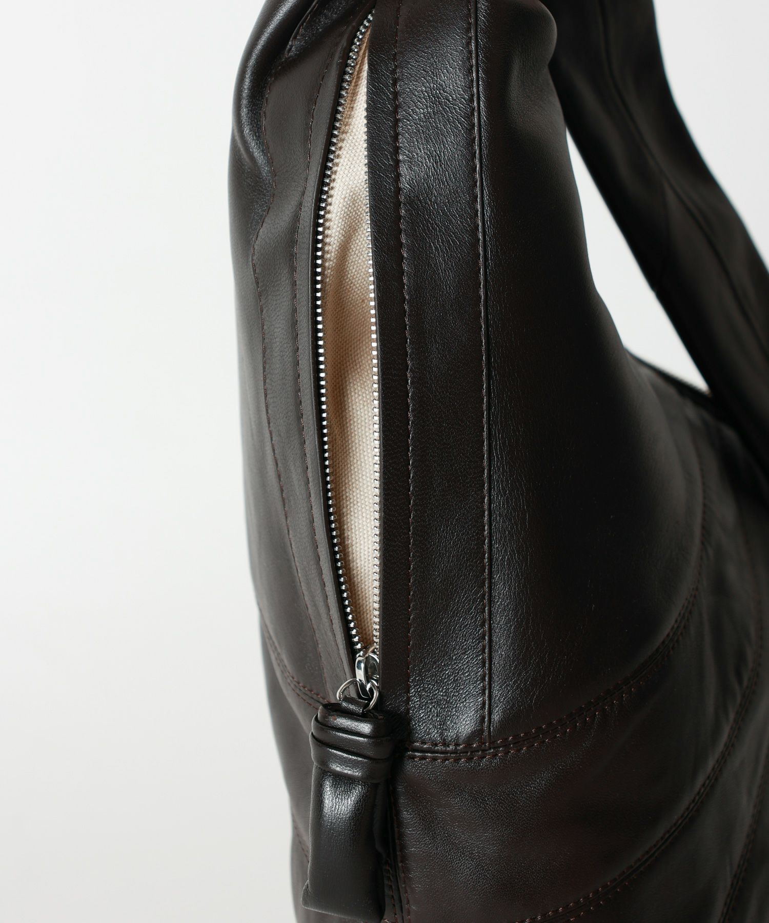 LEMAIRE(ルメール)】 LARGE CROISSANT BAG IN LEATHER｜PARIGOT ONLINE