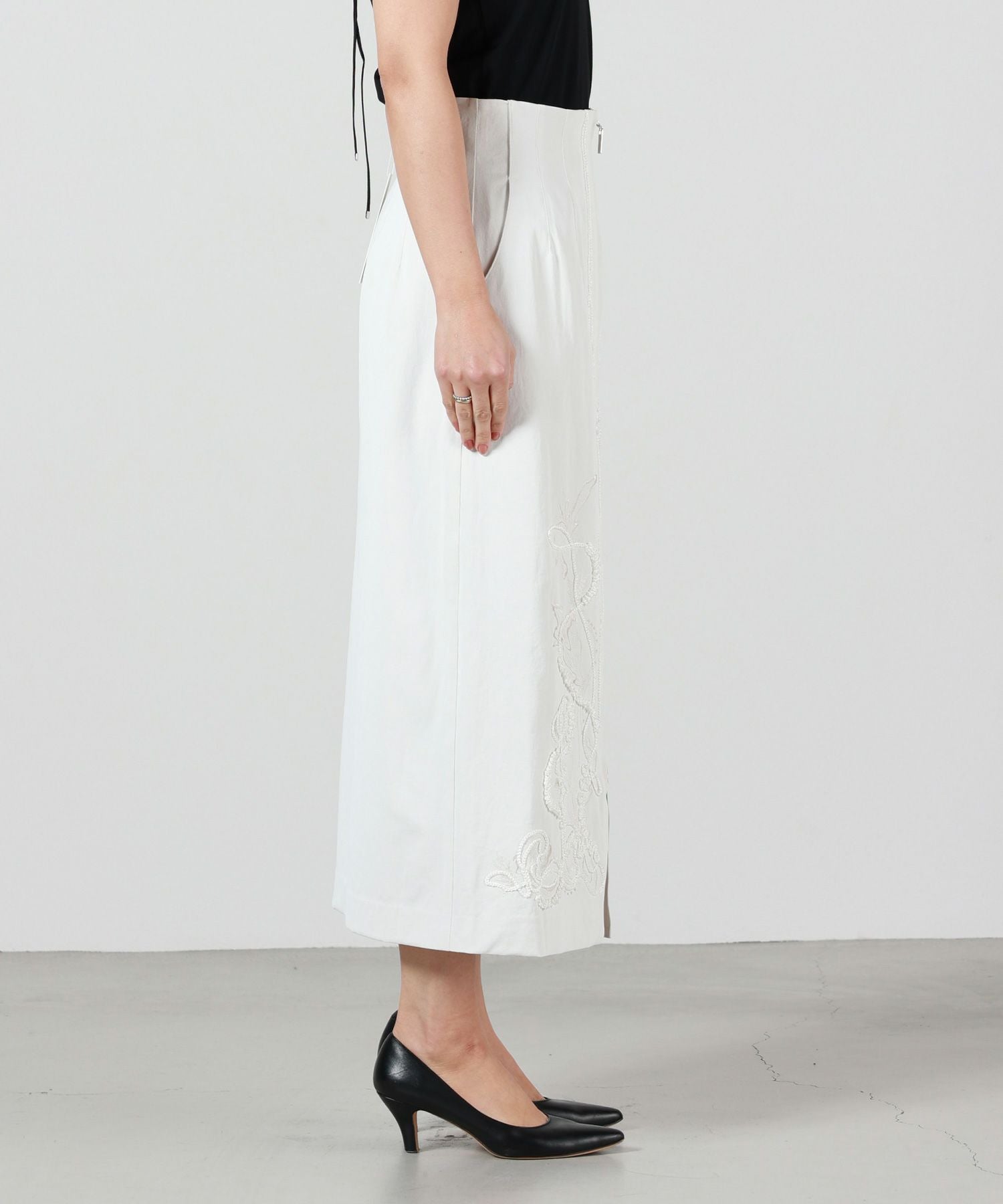 MURRAL(ミューラル)】 Cucurbita embroidered skirt｜PARIGOT ONLINE