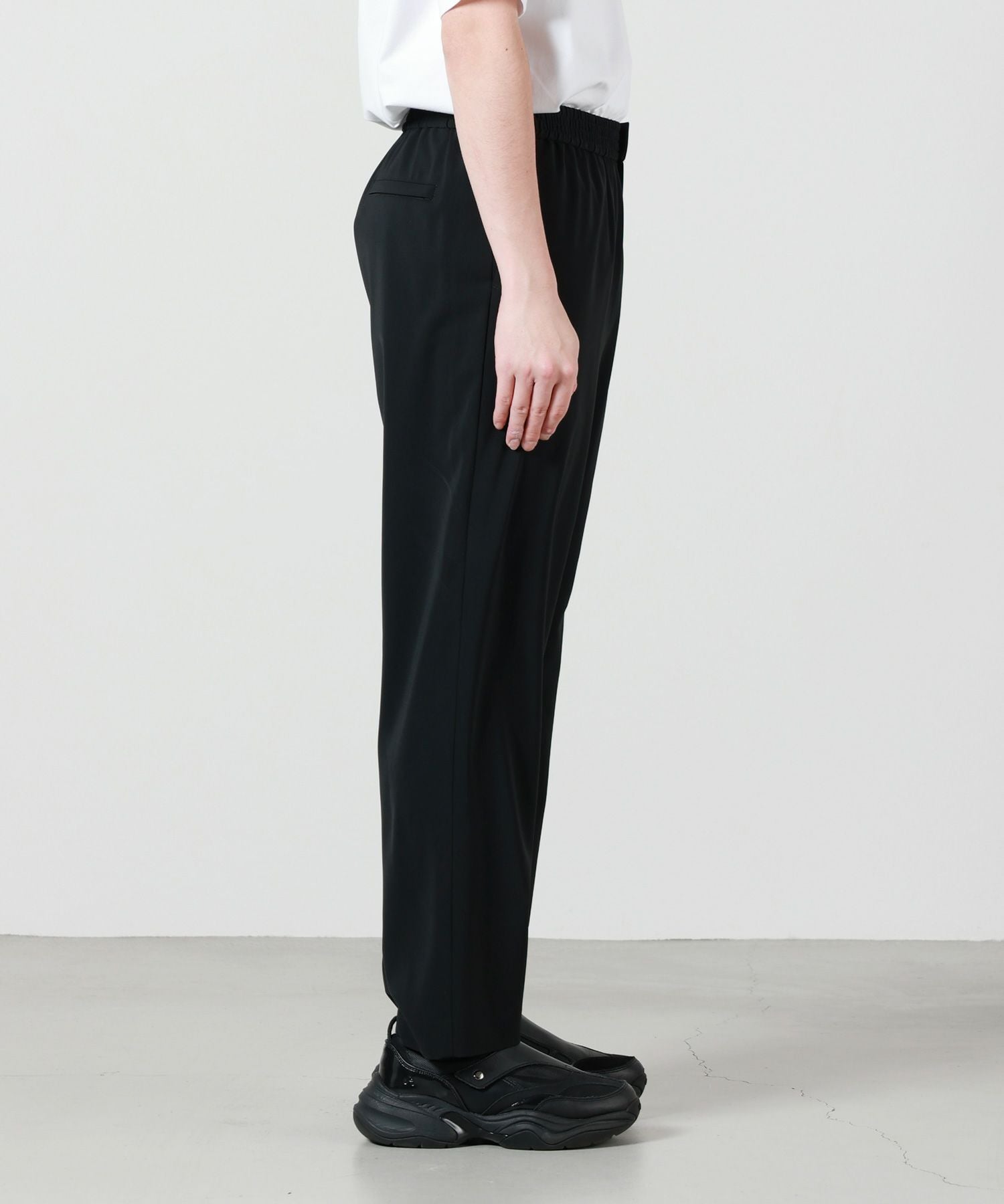 HYKE(ハイク)】 ≪Genderless≫STRETCH TAPERED PANTS｜PARIGOT ONLINE