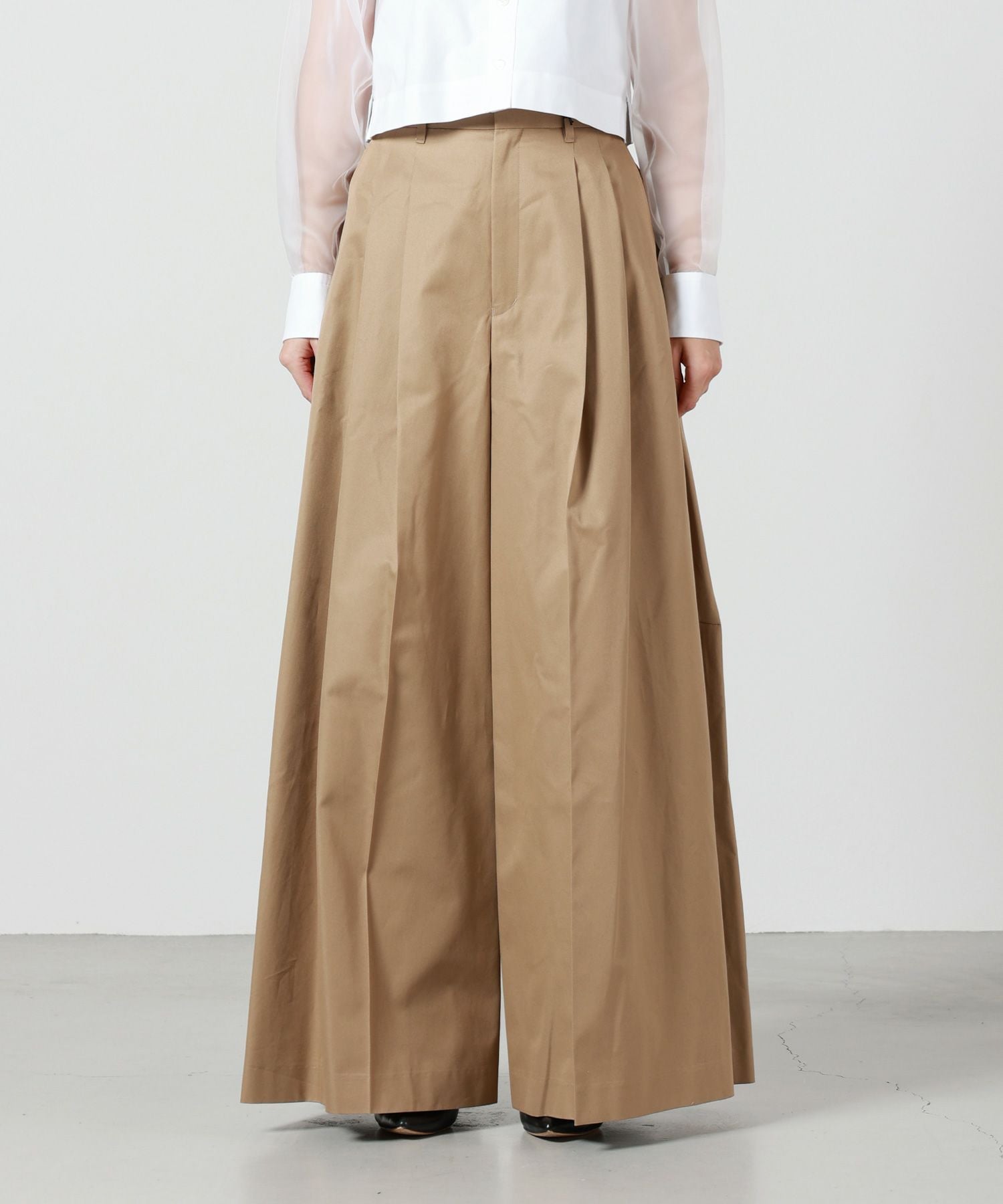 <未使用品>HYKE ベージュ ワイドパンツ サイズ1 HYKE（パンツ ・ ベージュ系）のフリマアイテム一覧