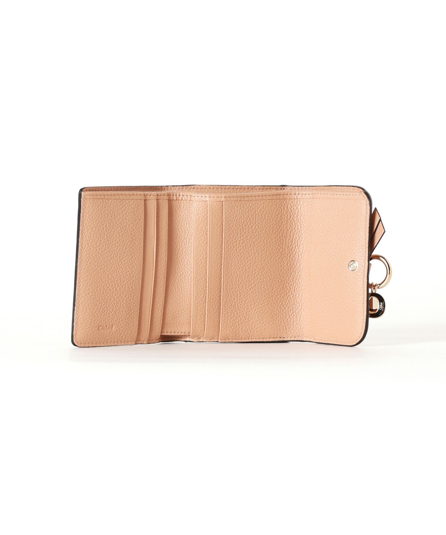 Chloe グレインレザー製ALPHABETスモールトリフォールドウォレット Chloe(クロエ)】 グレインレザー製ALPHABETスモールトリフォールド