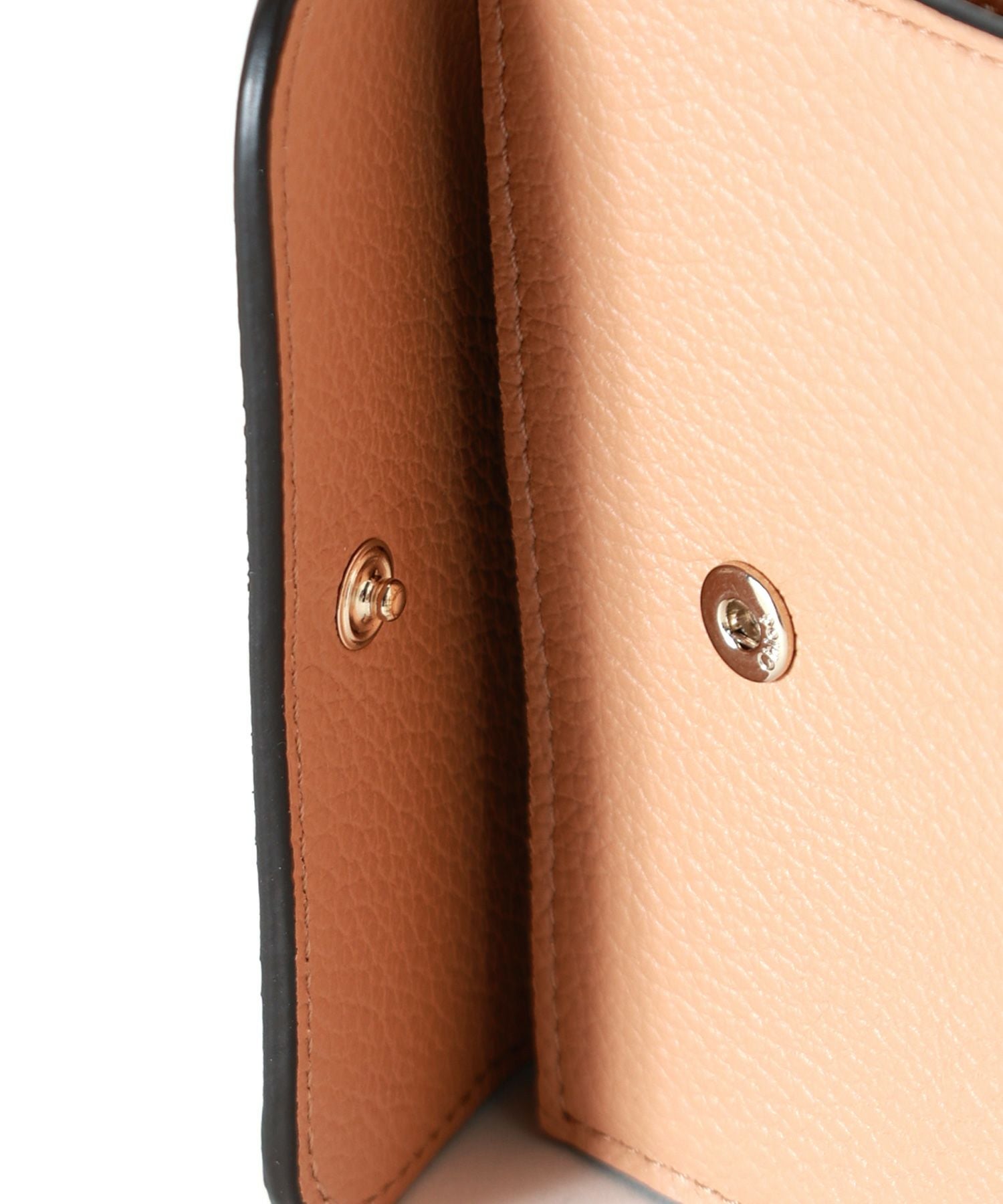 chloé c スモールトリフォールド Chloe(クロエ)】 グレインレザー製ALPHABETスモールトリフォールド