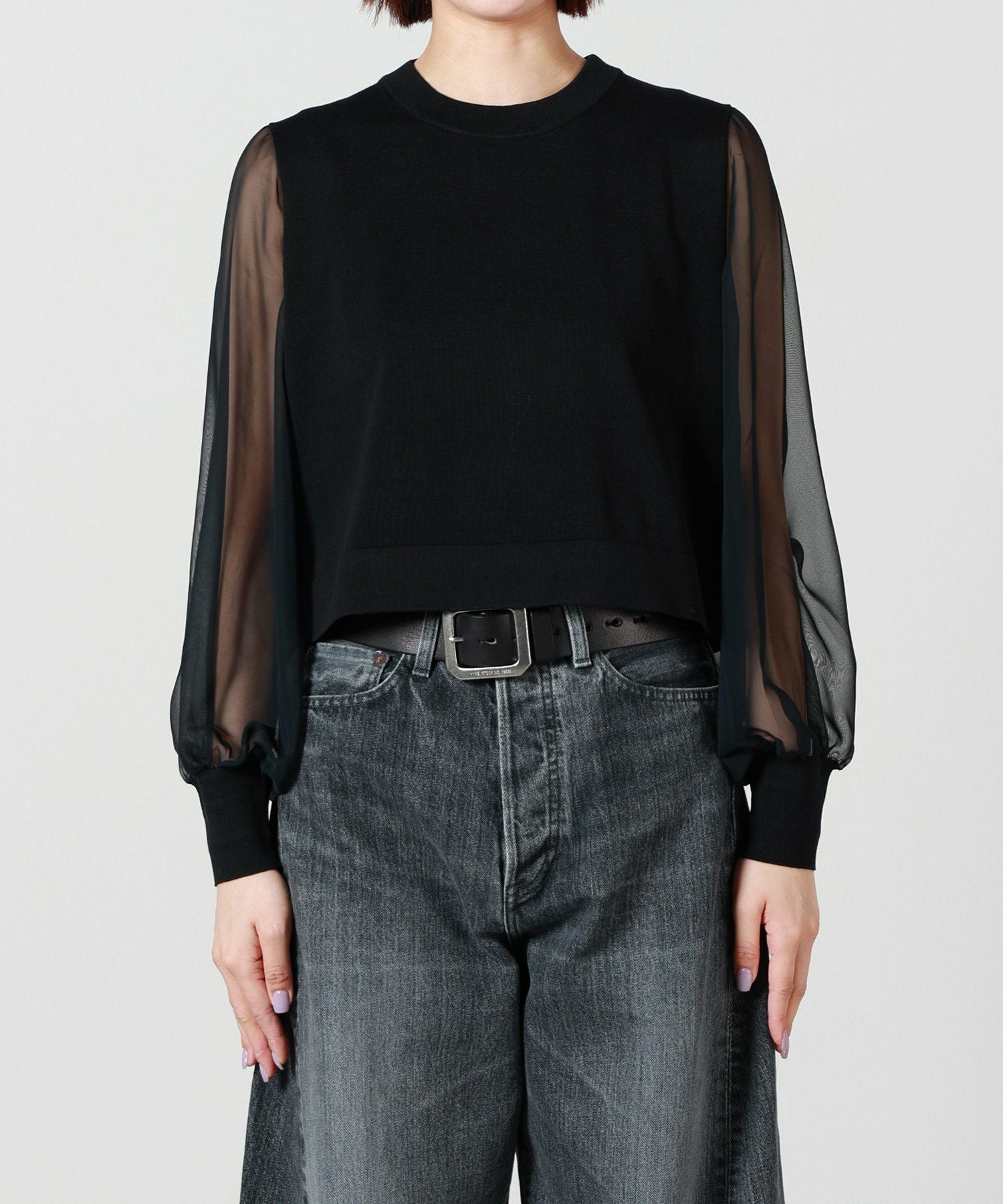 HYKE(ハイク)】 CREW NECK CROPPED SWEATER WITH SHEER SLEEVE