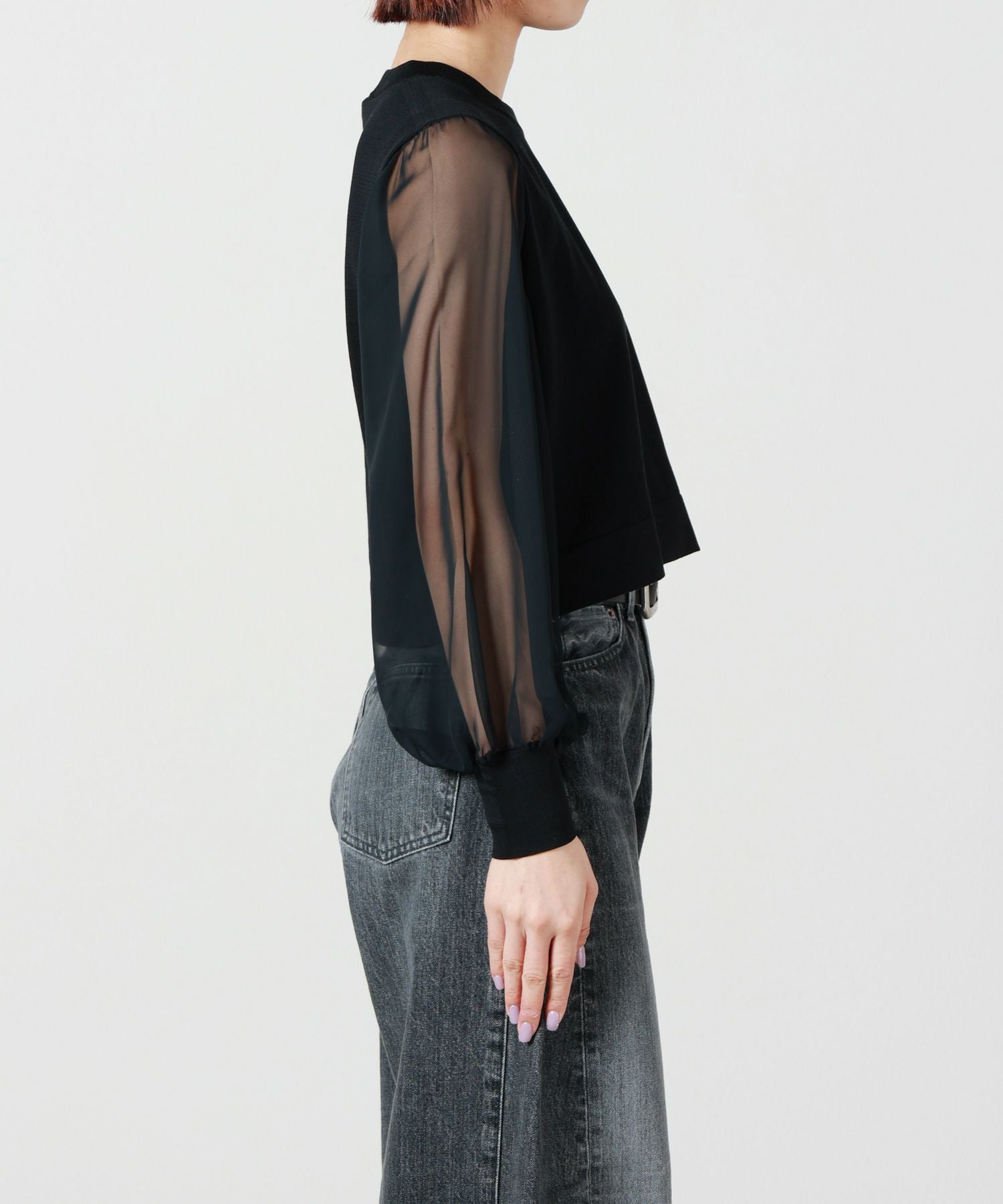 HYKE(ハイク)】 CREW NECK CROPPED SWEATER WITH SHEER SLEEVE