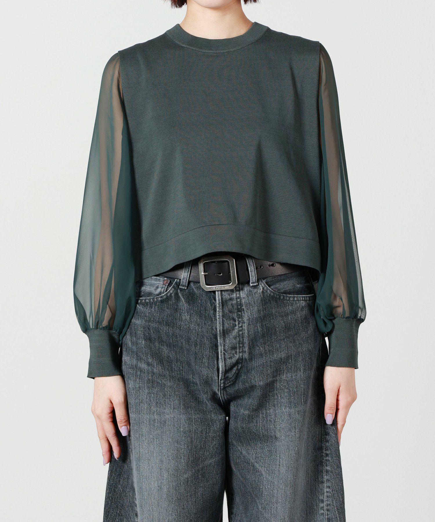 HYKE(ハイク)】 CREW NECK CROPPED SWEATER WITH SHEER SLEEVE