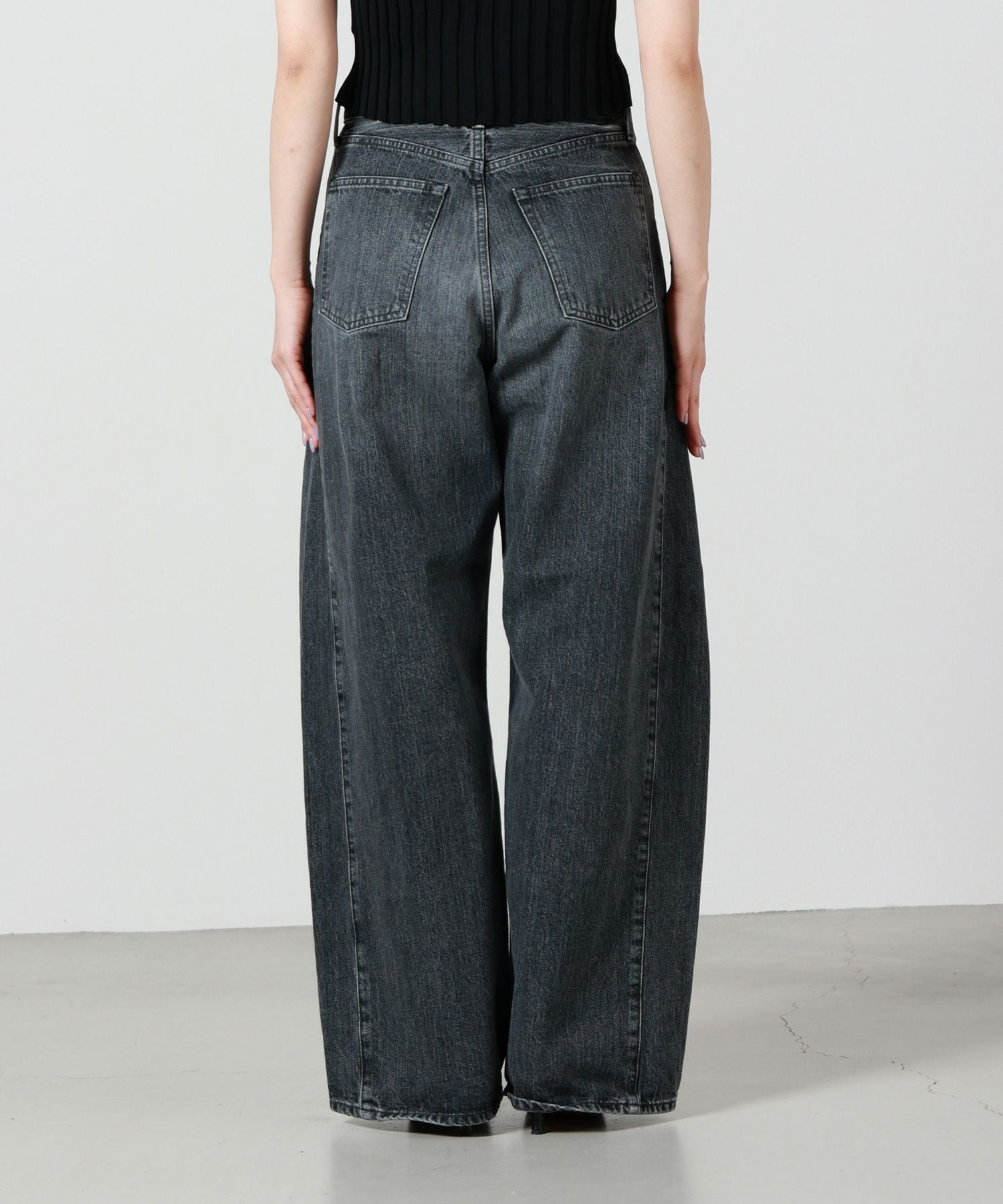 HYKE(ハイク)】 DENIM BARREL LEG JEANS｜PARIGOT ONLINE（パリゴ