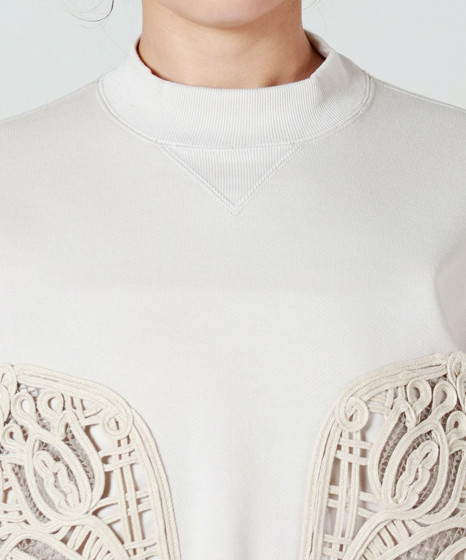 Mame Kurogouchi(マメ クロゴウチ)】 Cording Embroidery Cropped