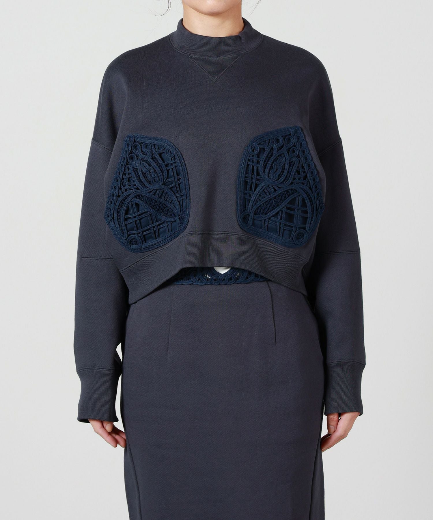Mame Kurogouchi(マメ クロゴウチ)】 Cording Embroidery Cropped