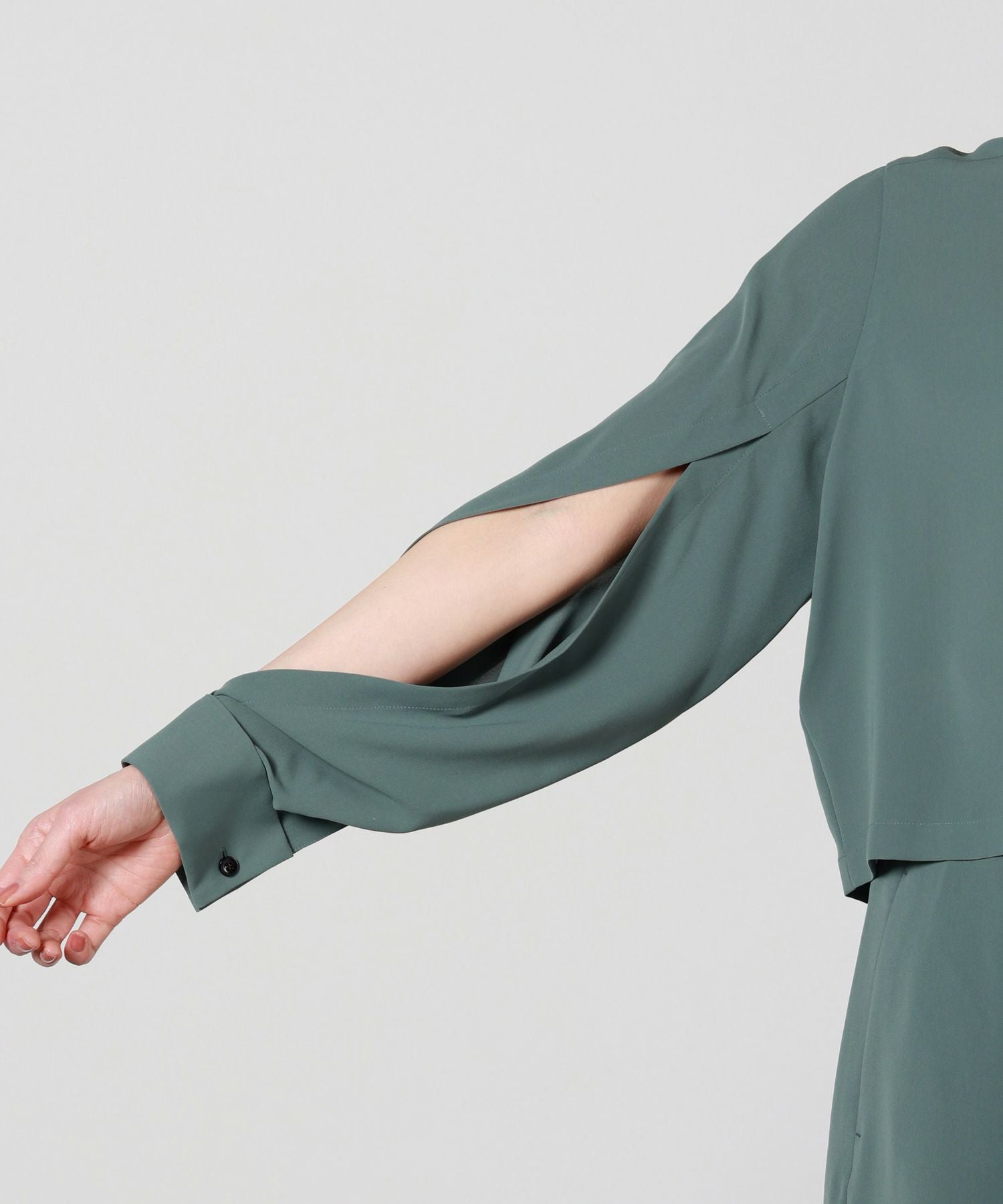 HYKE(ハイク)】 TAP CROPPED SHIRT｜PARIGOT ONLINE（パリゴオンライン）