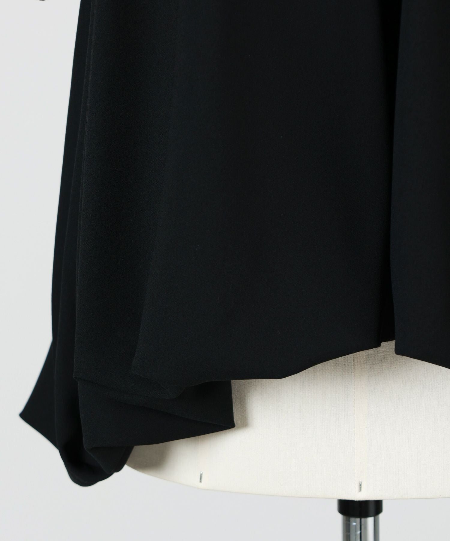 ENFOLD(エンフォルド)】 BALLOON HALF-SLEEVE BLOUSE｜PARIGOT ONLINE