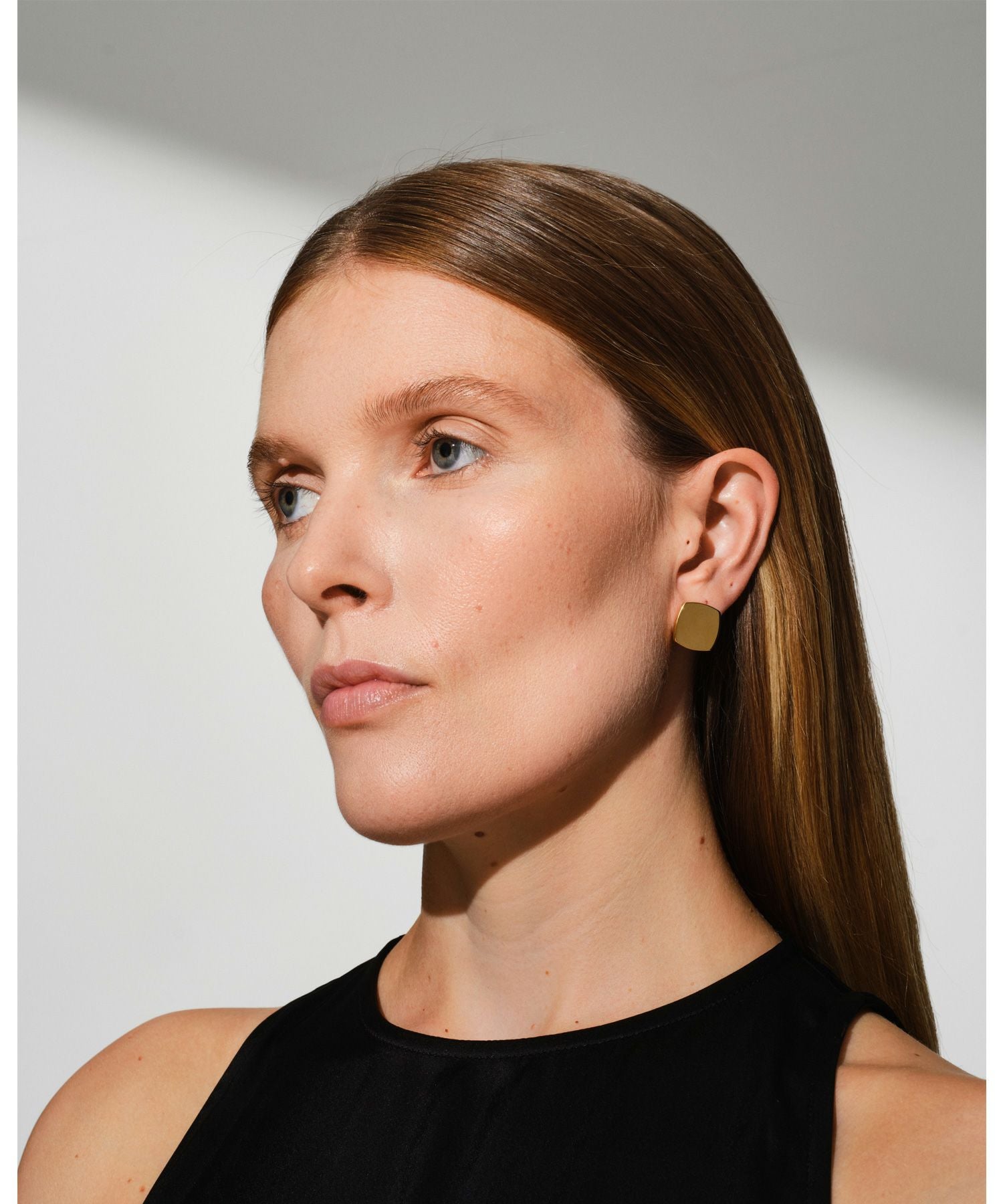 TOM WOOD(トムウッド)】 Umi Studs Small Gold ピアス｜PARIGOT ONLINE