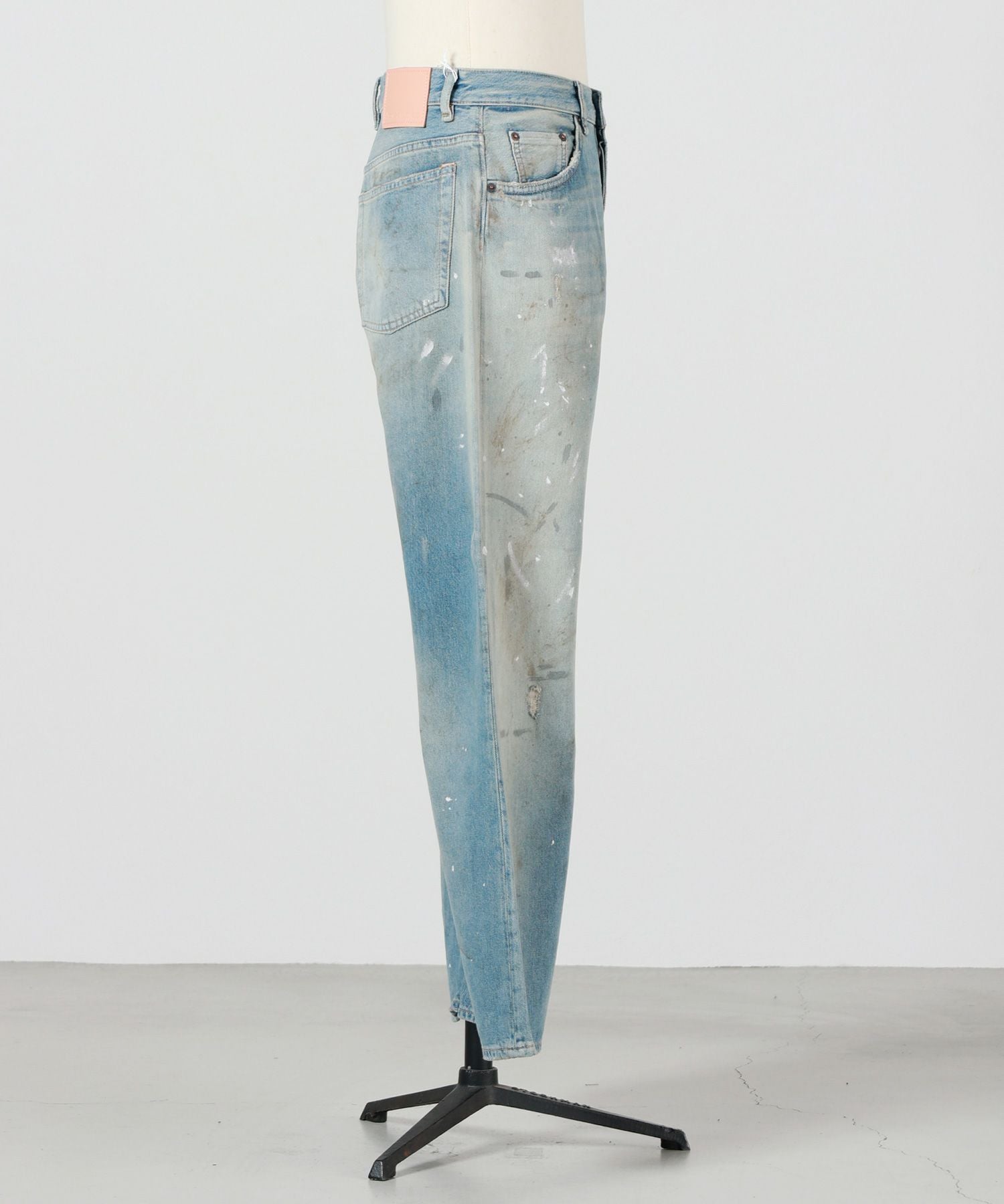 Acne Studios(アクネストゥディオズ)】 ルーズフィットジーンズ