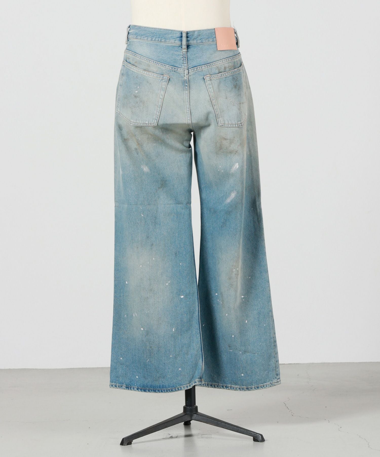 Acne Studios(アクネストゥディオズ)】 ルーズフィットジーンズ