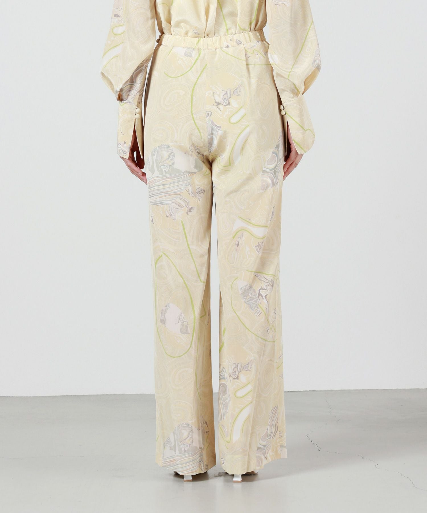 Mame Kurogouchi(マメ クロゴウチ)】 Marble Print Silk Trousers