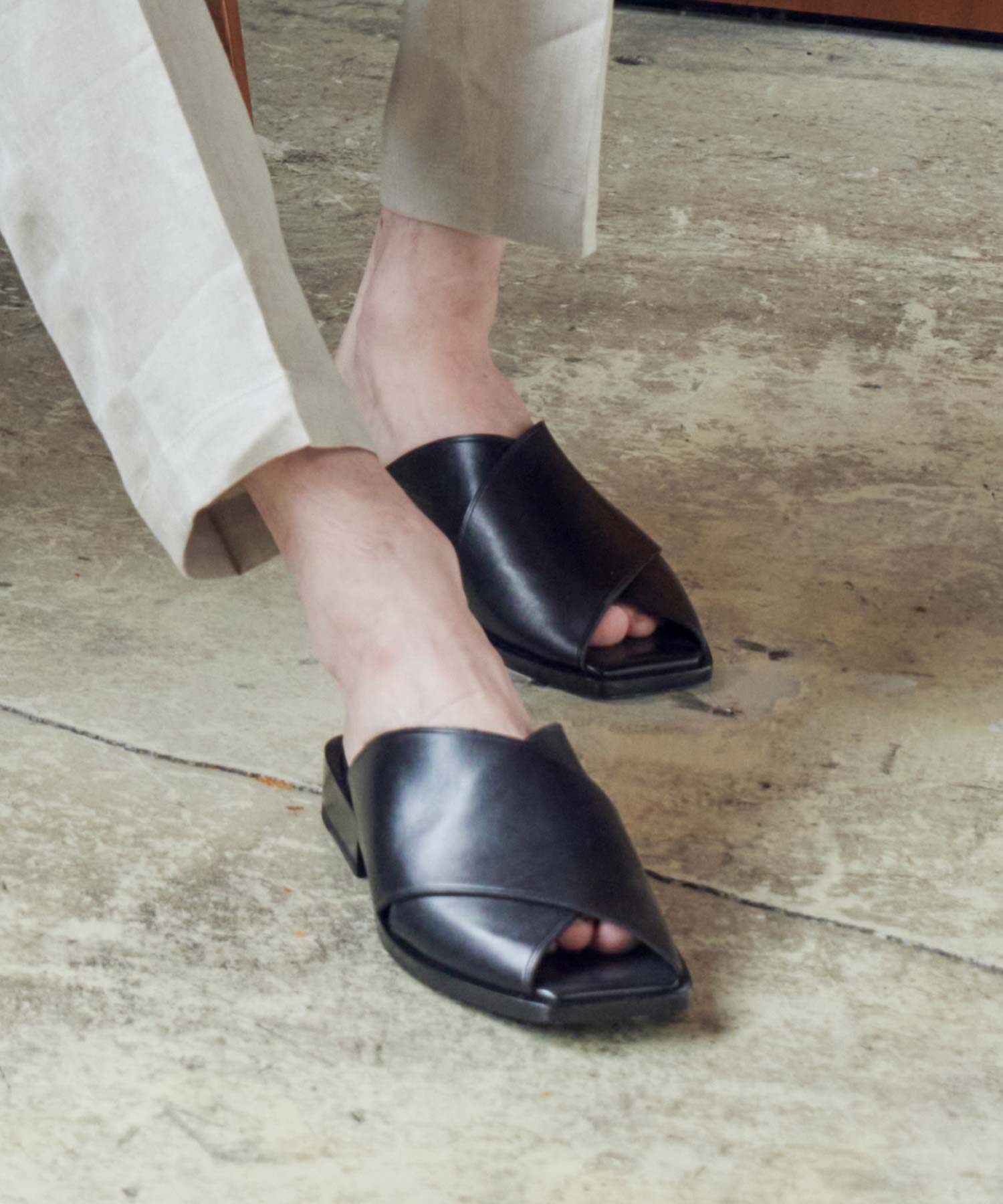 LEMAIRE(ルメール)】 CROSS FLAT SANDALS｜PARIGOT ONLINE（パリゴ