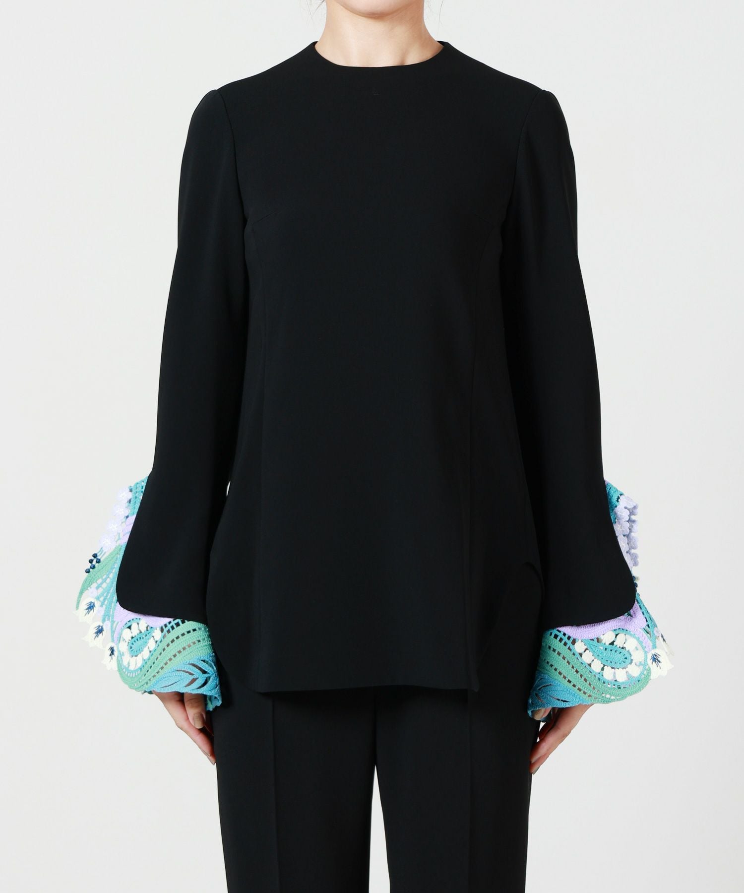 Mame Kurogouchi(マメ クロゴウチ)】 PARIGOT別注 Embroidered Cuffs