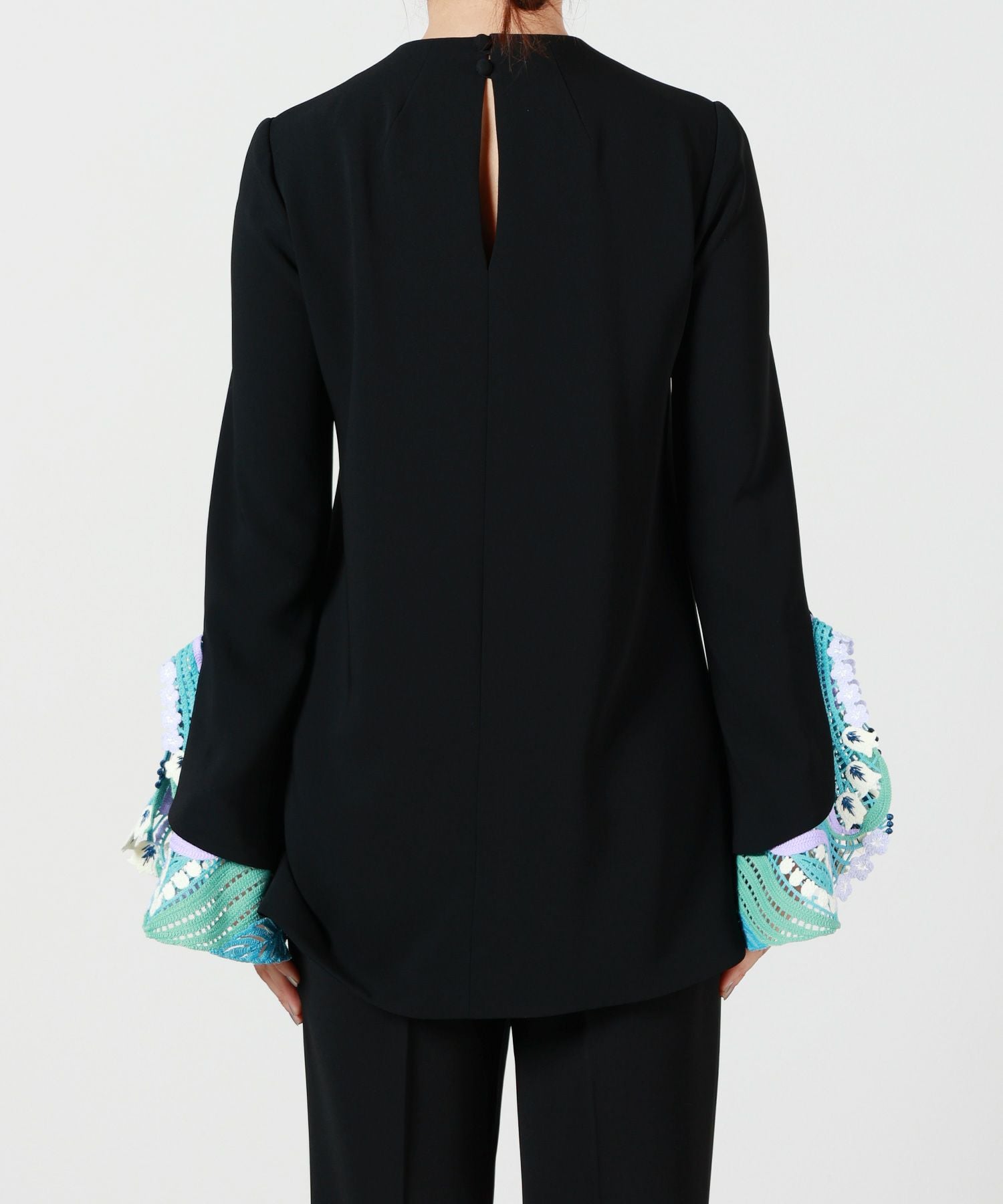 Mame Kurogouchi(マメ クロゴウチ)】 PARIGOT別注 Embroidered Cuffs