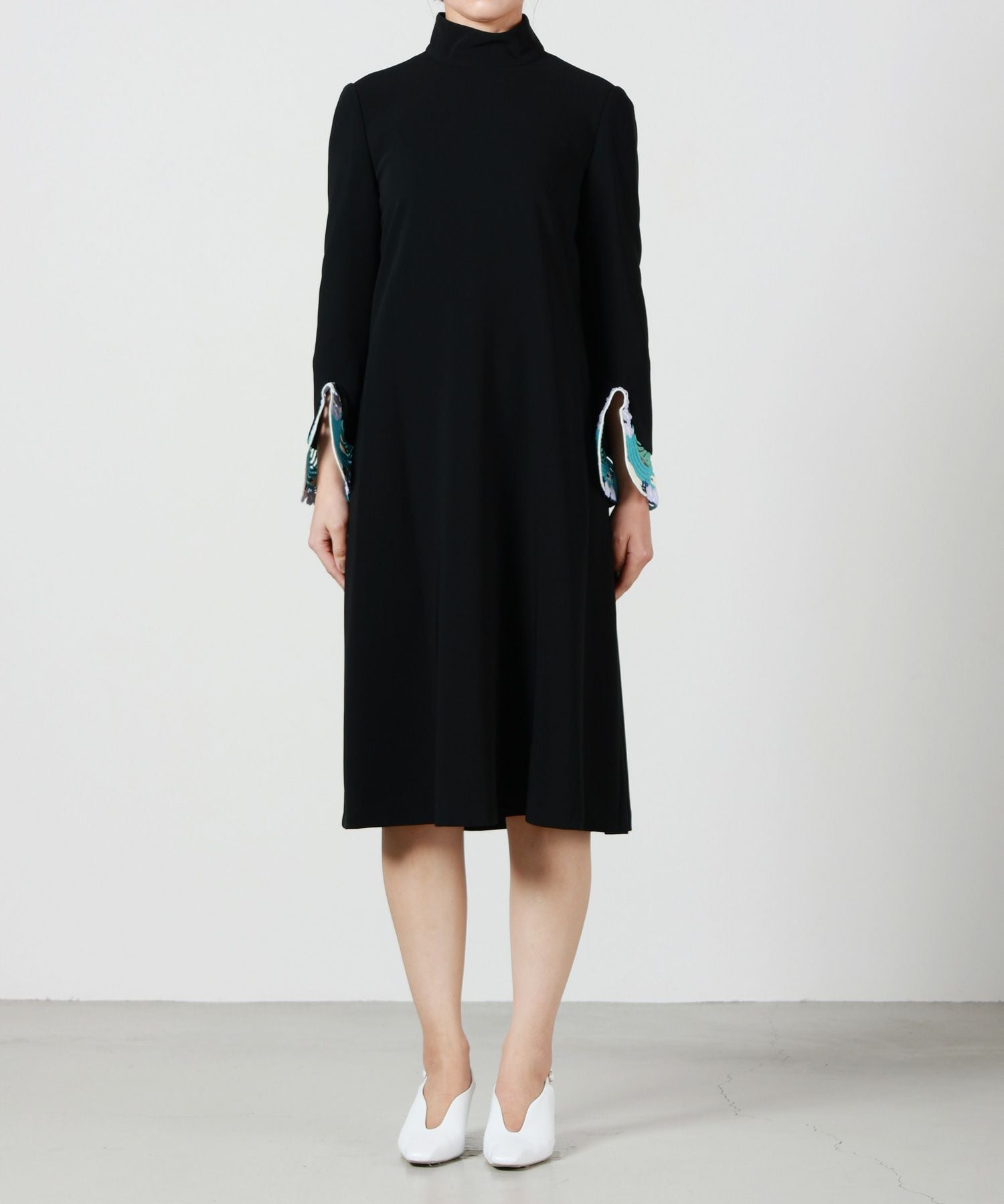 Mame Kurogouchi(マメ クロゴウチ)】 PARIGOT別注 Embroidered Cuffs A