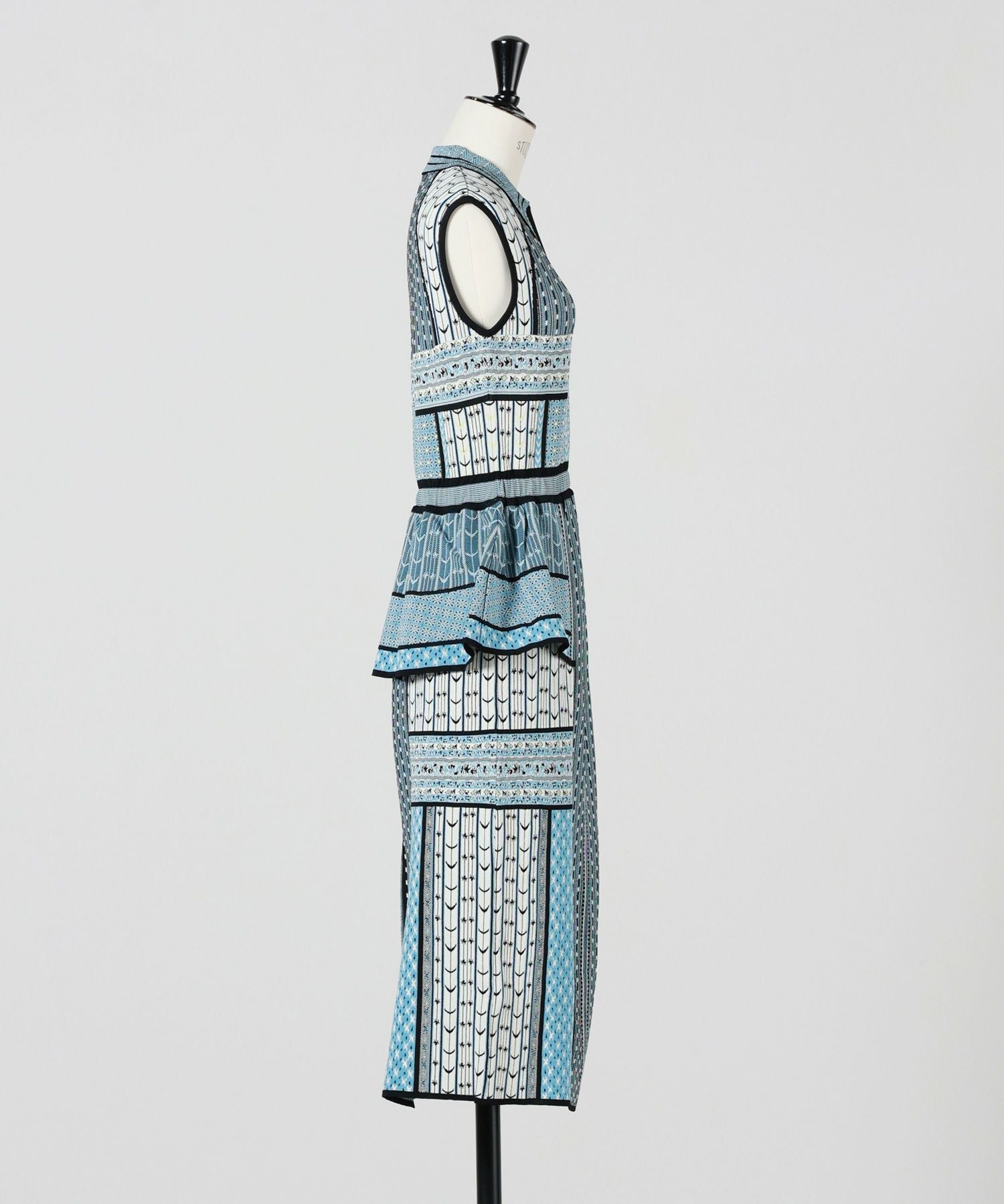 Mame Kurogouchi(マメ クロゴウチ)】 Geometric Pattern Knitted Mame Kurogouchi(マメ クロゴウチ)】 Geometric Pattern Knitted