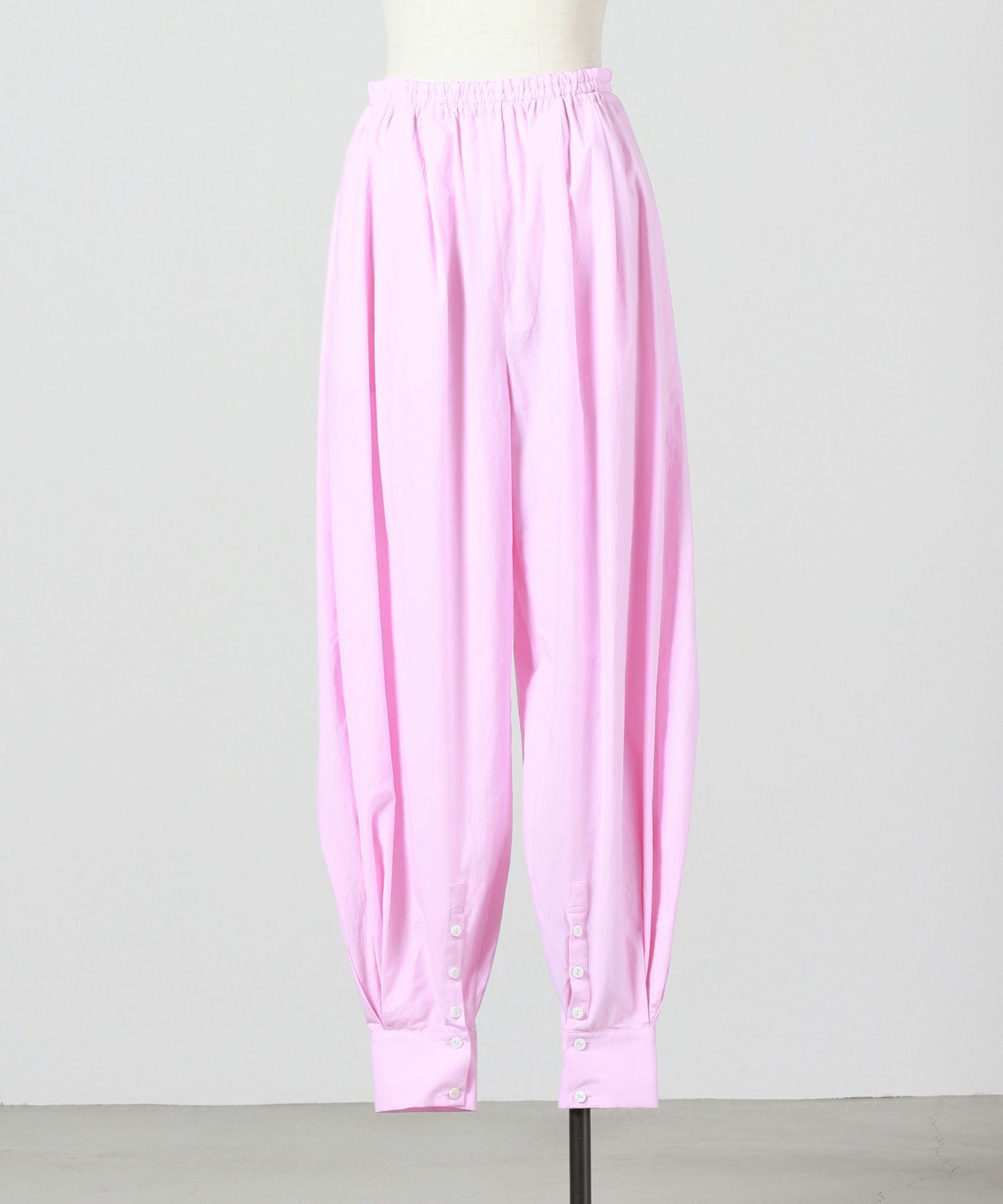 ENFOLD(エンフォルド)】 CURVE-HEM JOGGER PANTS｜PARIGOT ONLINE