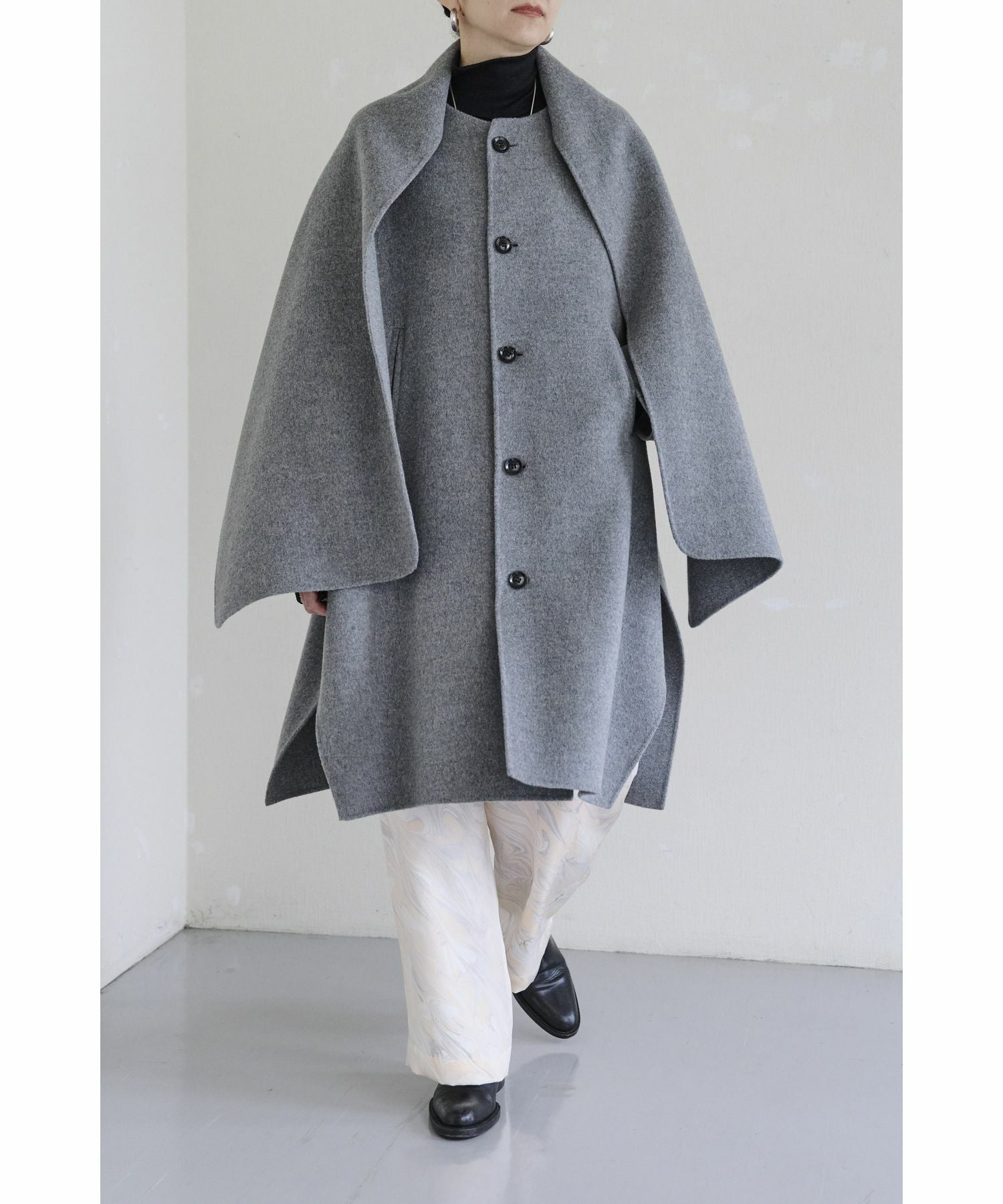 near.nippon(ニアーニッポン)】 ストール付ケープコート｜PARIGOT