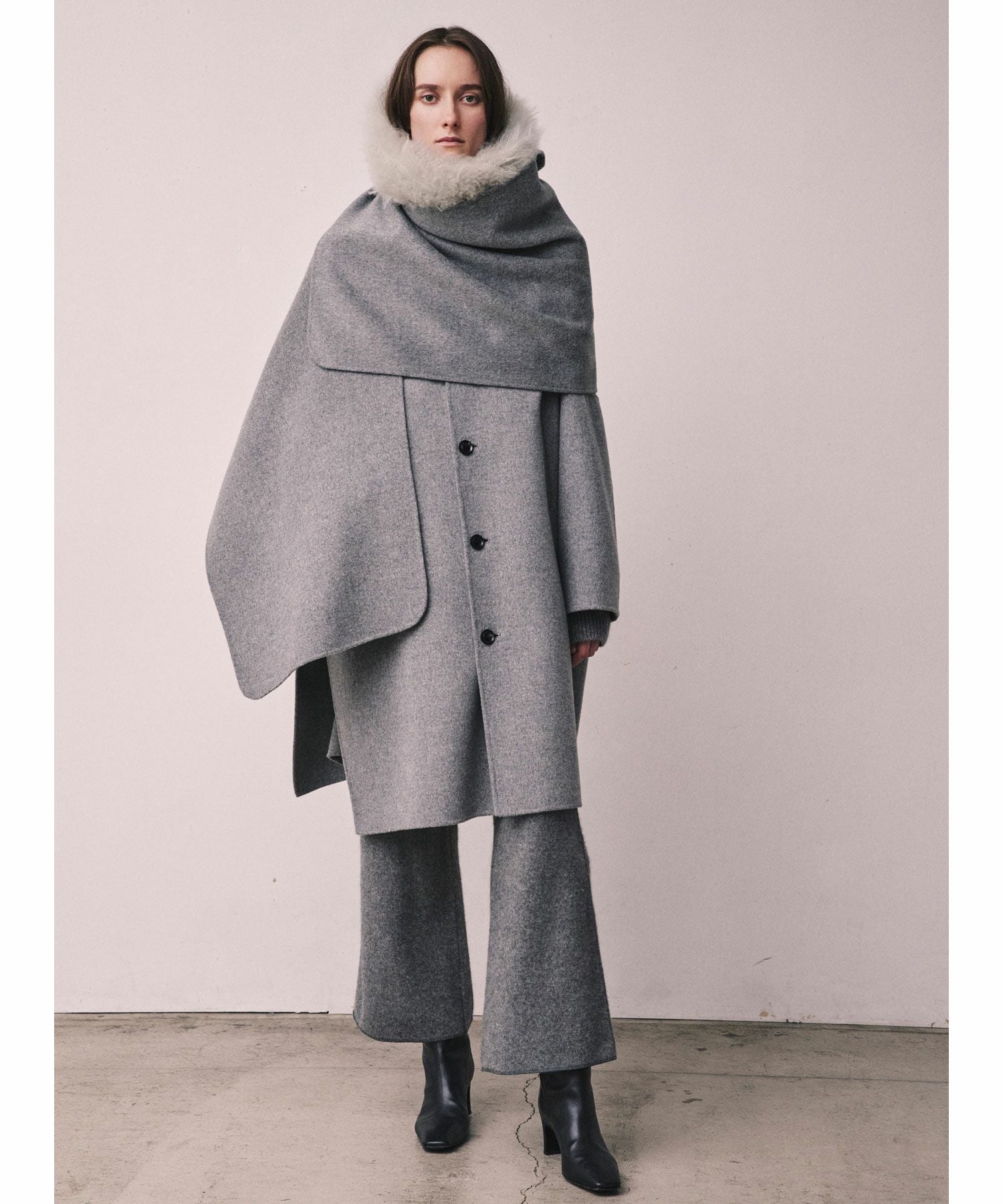 near.nippon(ニアーニッポン)】 ストール付ケープコート｜PARIGOT