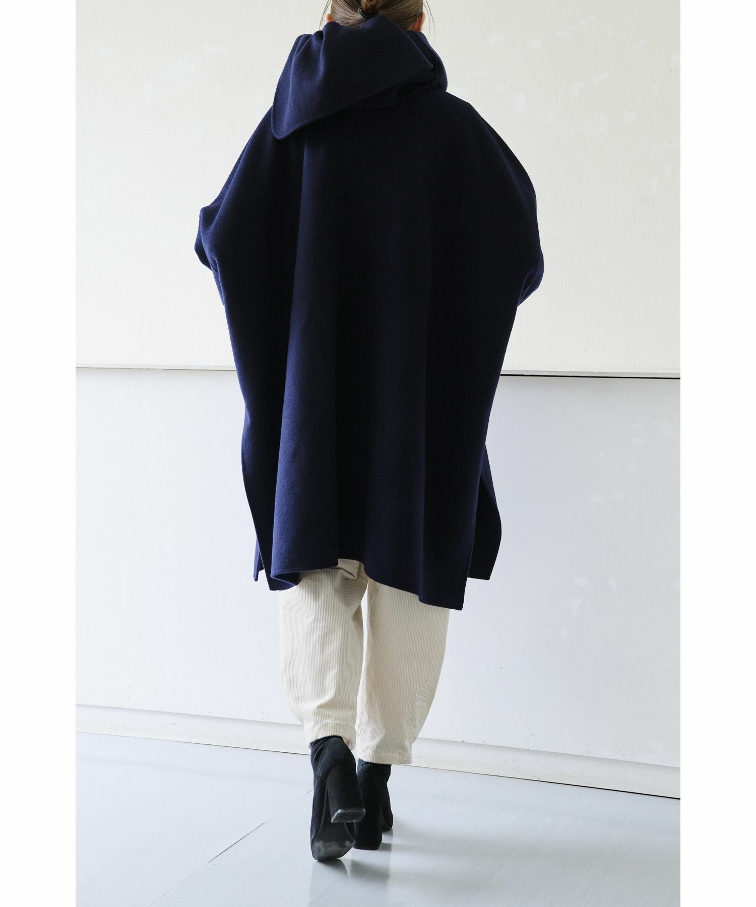 near.nippon(ニアーニッポン)】 ストール付ケープコート｜PARIGOT