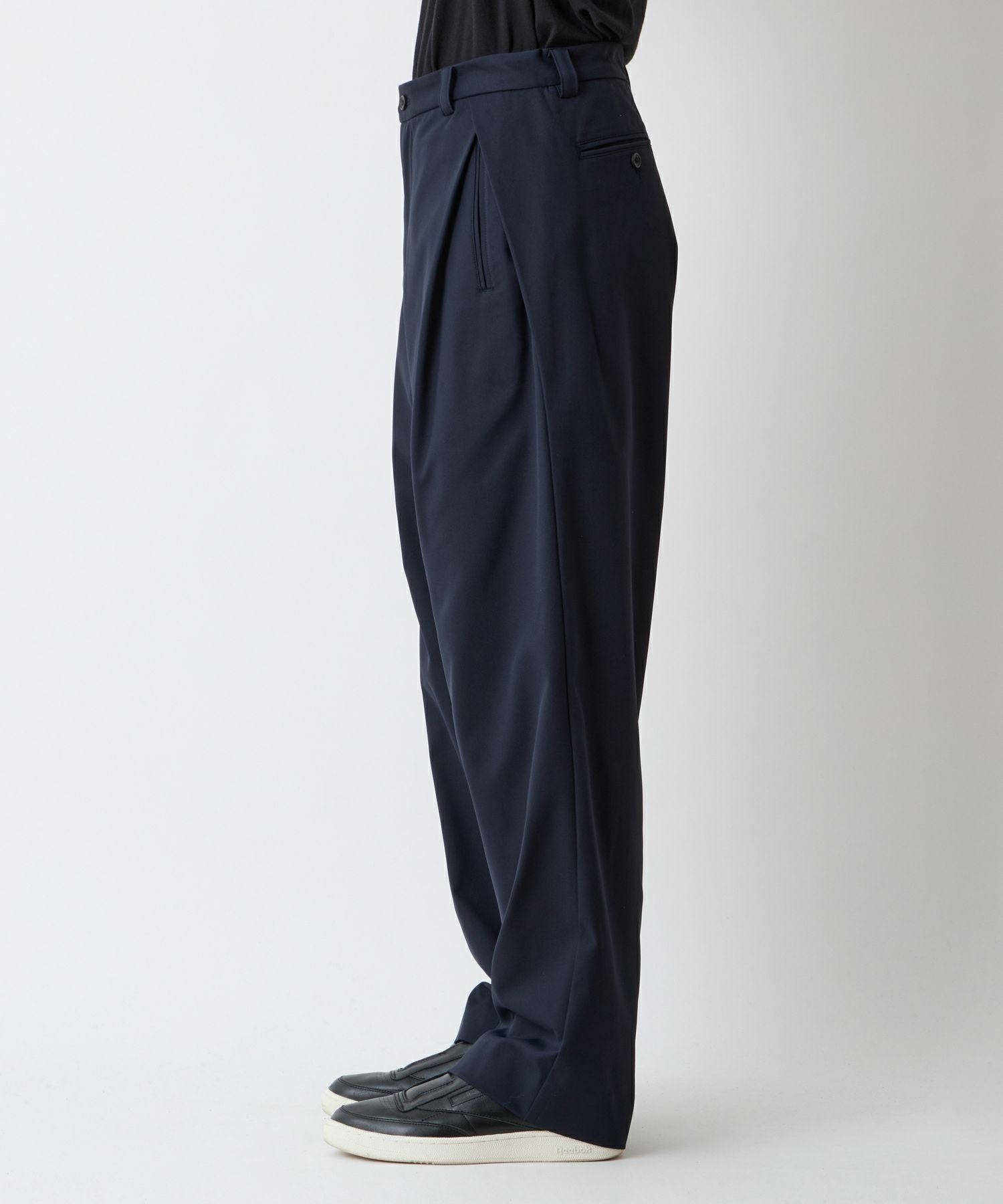 White Mountaineering(ホワイトマウンテニアリング)】 SOLOTEX 2 TUCK