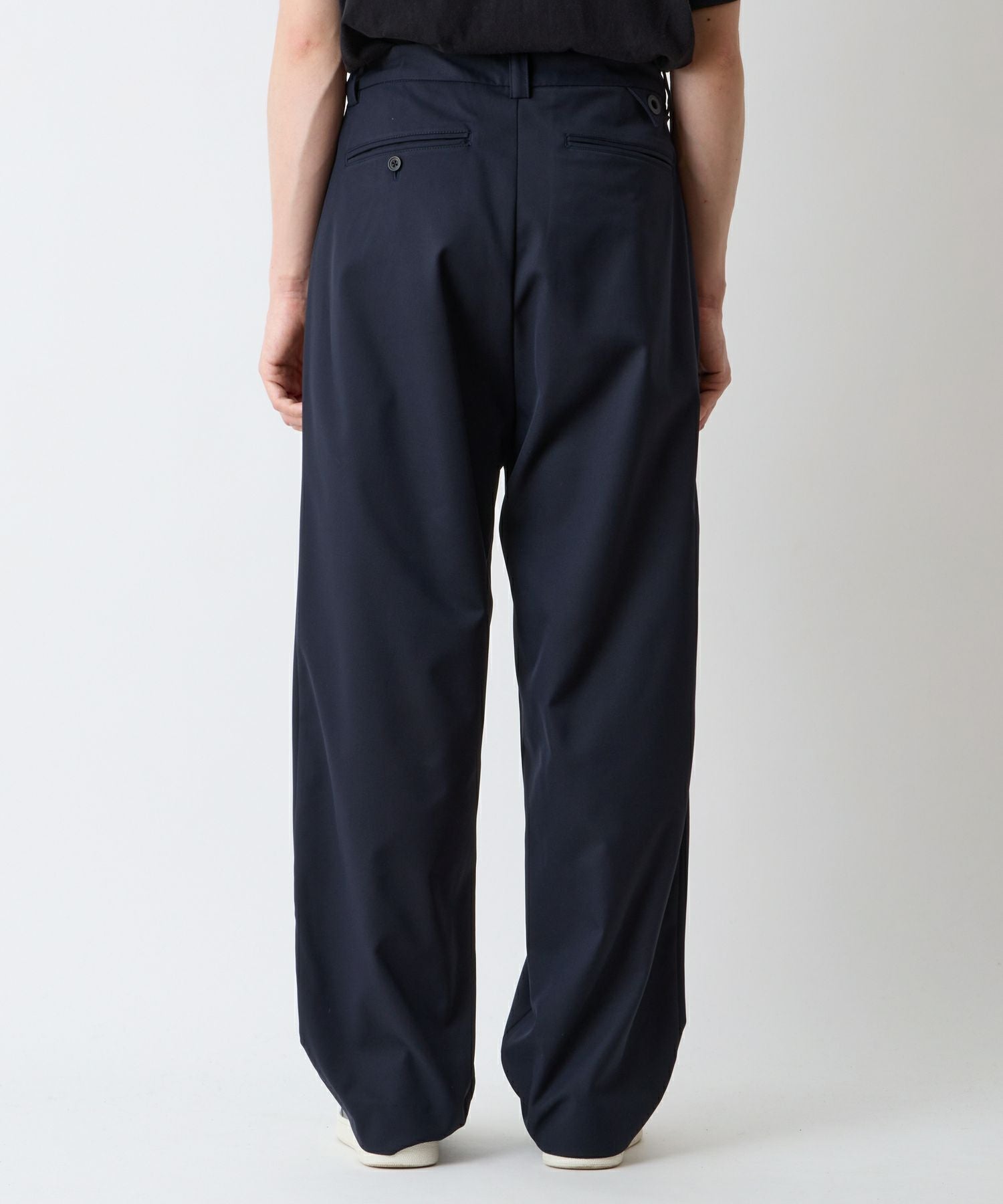 White Mountaineering(ホワイトマウンテニアリング)】 SOLOTEX 2 TUCK