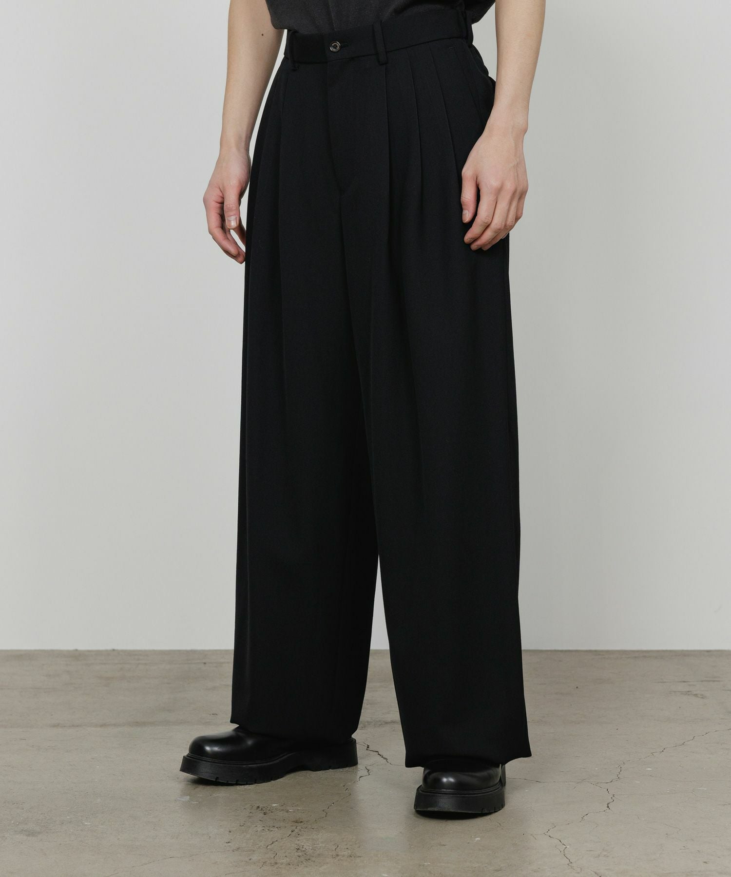 マーカウェア MARKAWARE PLEATED WIDE TROUSERS MARKAWARE(マーカウェア)】 TRIPLE PLEATED WIDE TROUSERS -Organic