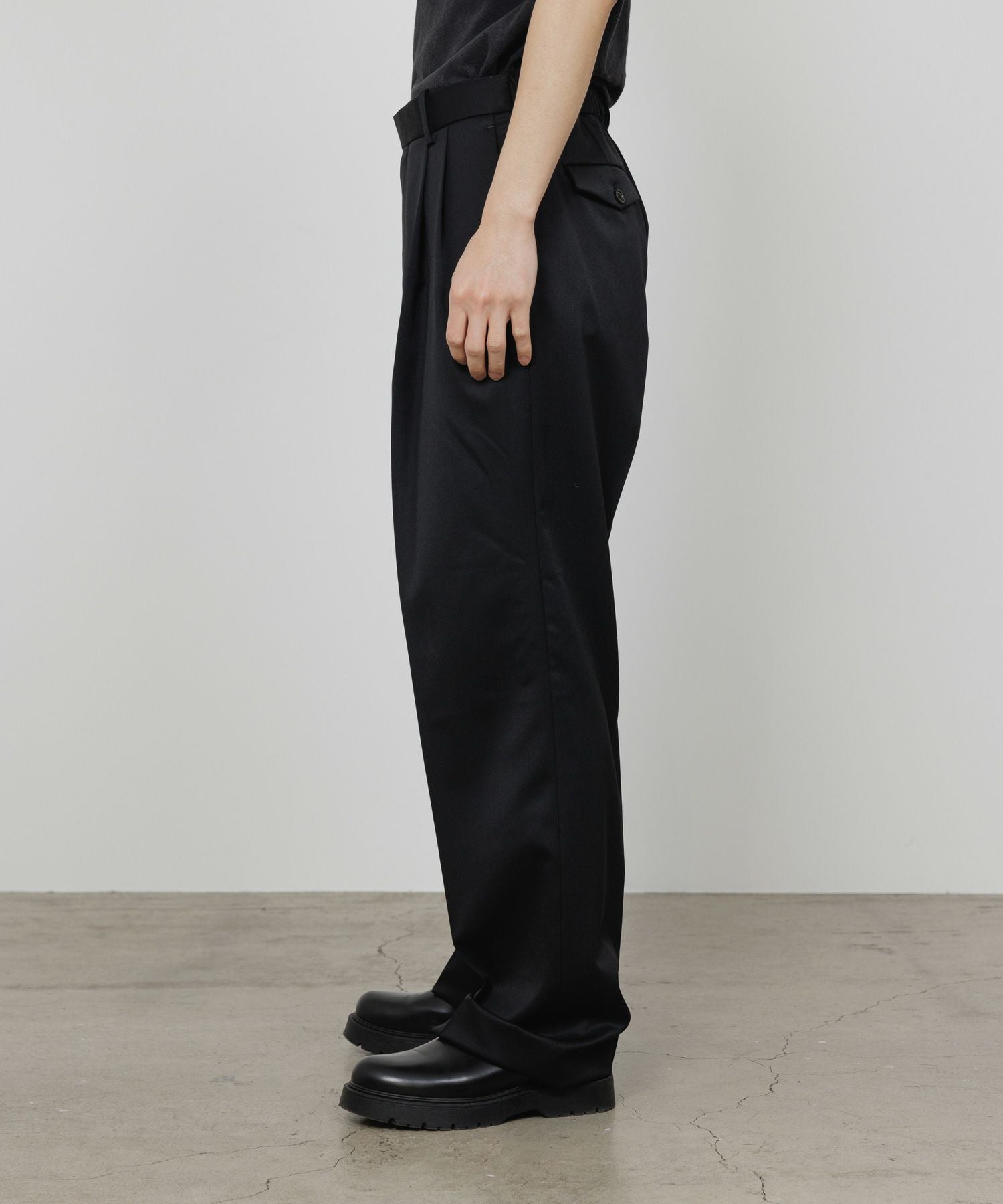 MARKAWARE(マーカウェア)】 Double Pleated Classic Wide Trousers